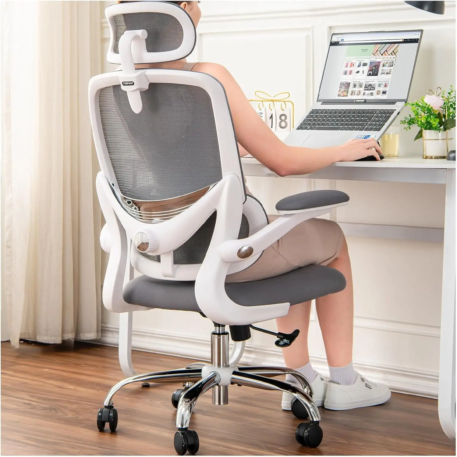 Silla Ergonómica para Oficina, Silla de Escritorio con Respaldo Alto de Malla, Soporte Lumbar Ajustable, Reposabrazos Abatible
