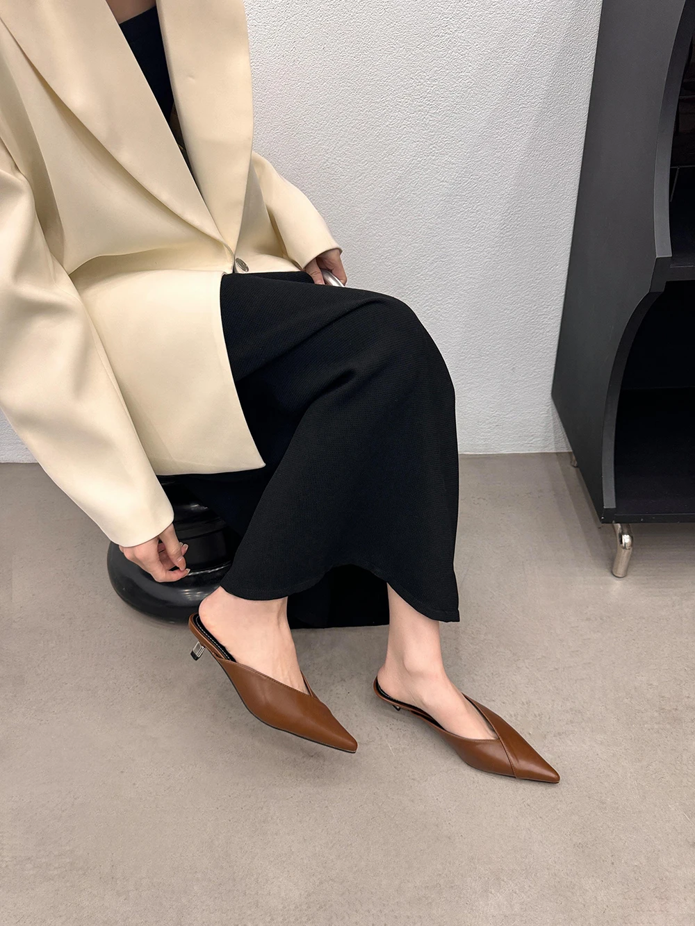 Fashion Women Slides Slippers Black White Red Yellow Casual Dress Shoes Thin Mid Heels Slip On Fashion Slides Mules Shoes 35-39