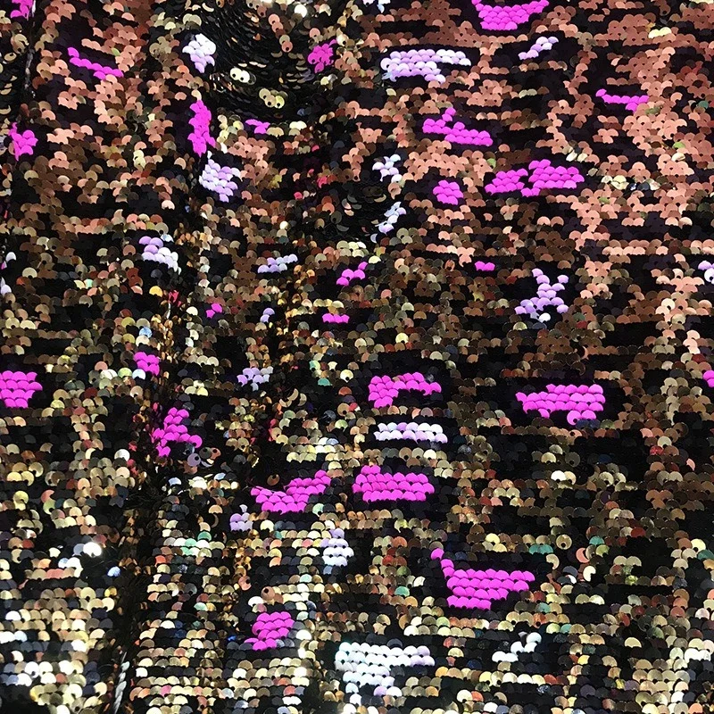 

Блестящая ткань для сценического костюма с прочными блестками идеально подходит для танцевальной одежды, театральных продуктов, косплей и вечерние платья