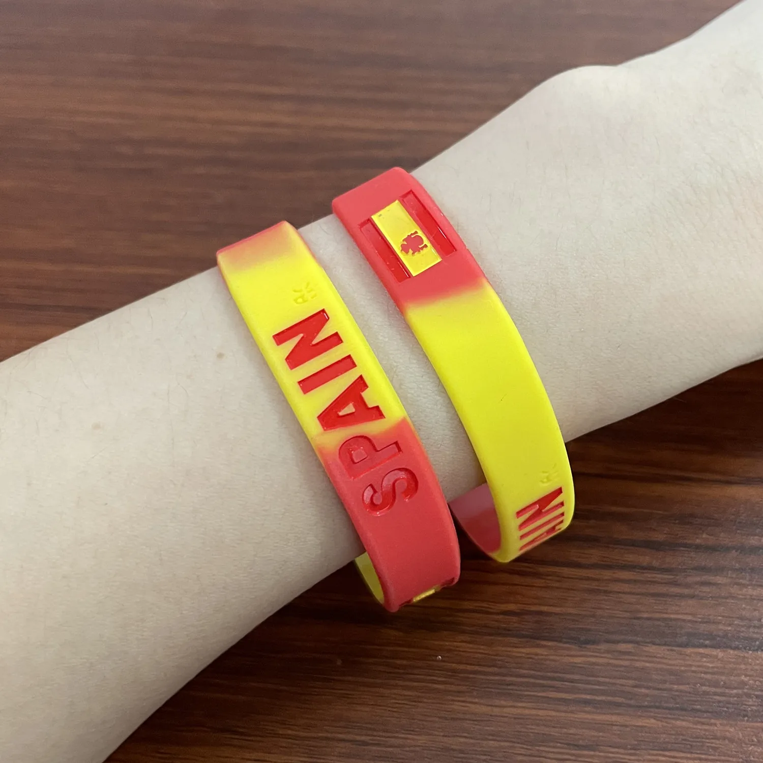 2pcs Engrave Spain Flag Bracelet Men Women Silicone Wristband Bangle Sport Rubber Band National Day Patriotic Gift Accessories