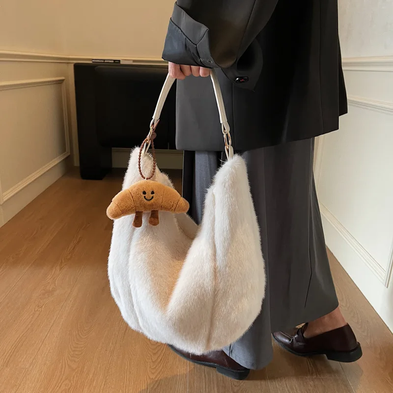 حقيبة هوبو كاجوال ناعمة منفوشة للنساء حقيبة كتف بسيطة ومتعددة الاستخدامات حقيبة تخزين ذات سعة كبيرة للركاب في الشتاء