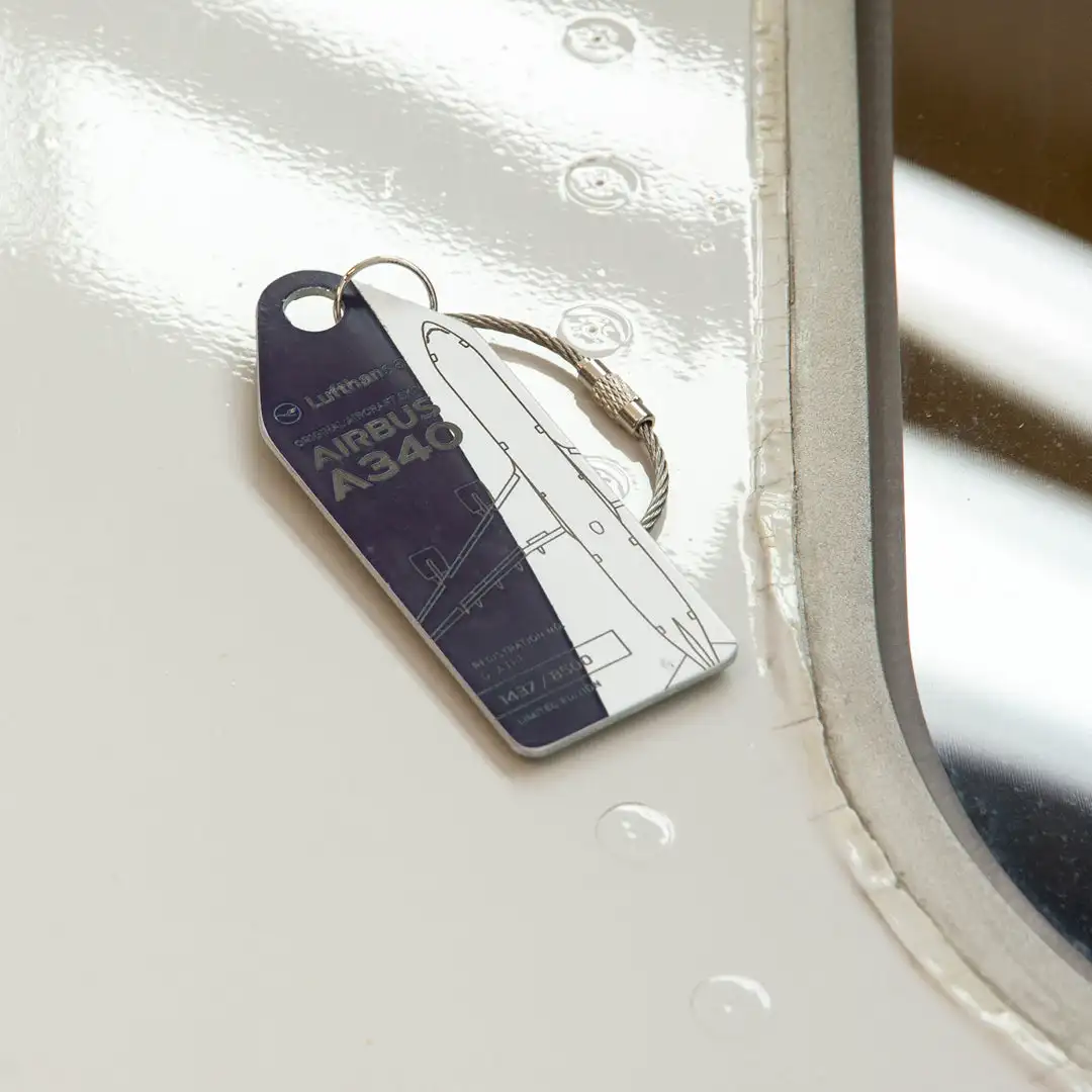 Aviationtag Lufthansa A340 Airplane Skin Keychain Creative Gift Metal Plane Keyring Simple Style Festival Supplies