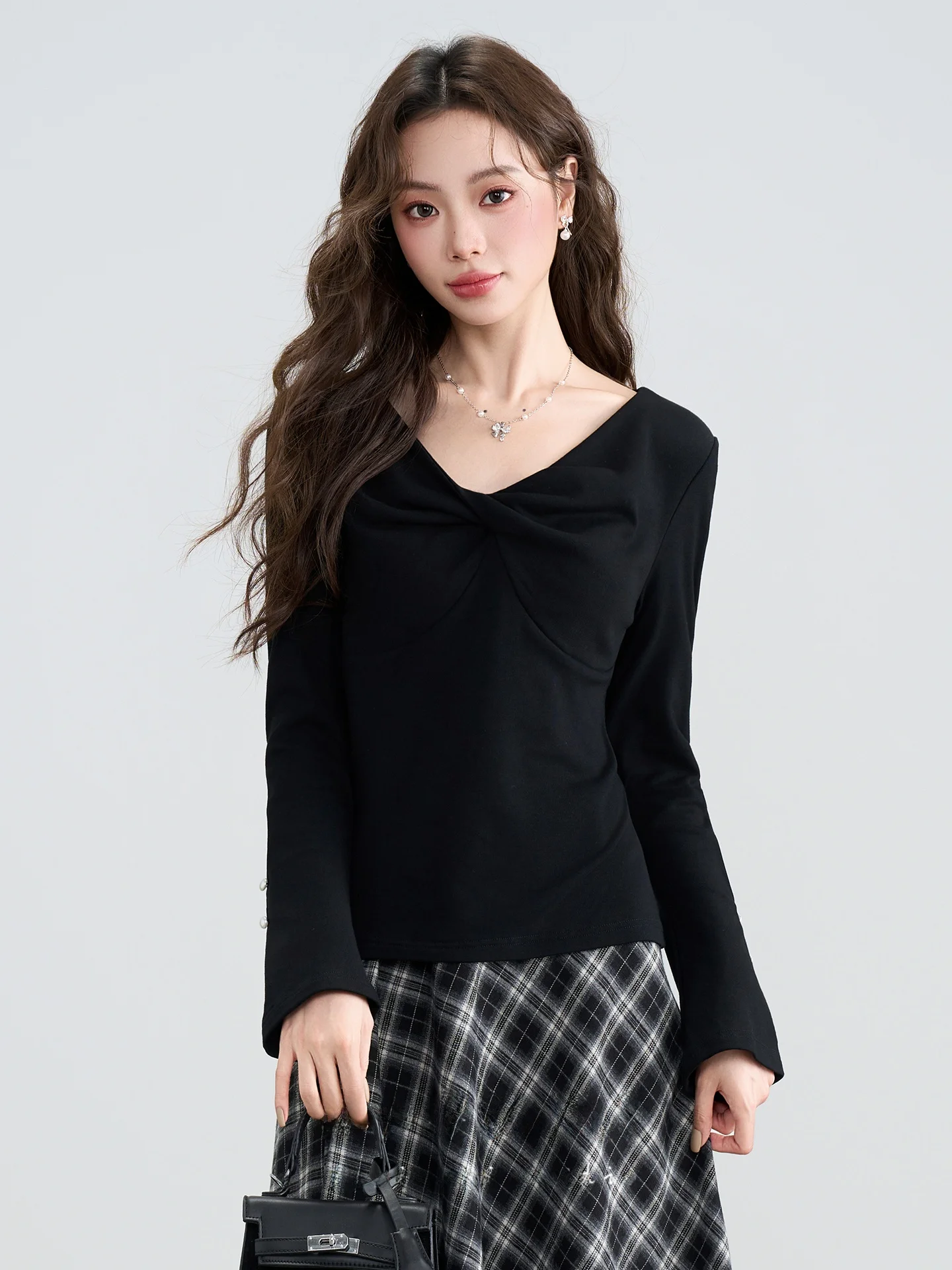 

Slimming Bla V-Ne Long Sve Knitted Base irt Versatile Top for Women Spring 2026 Faionable French Sle Regular Fit