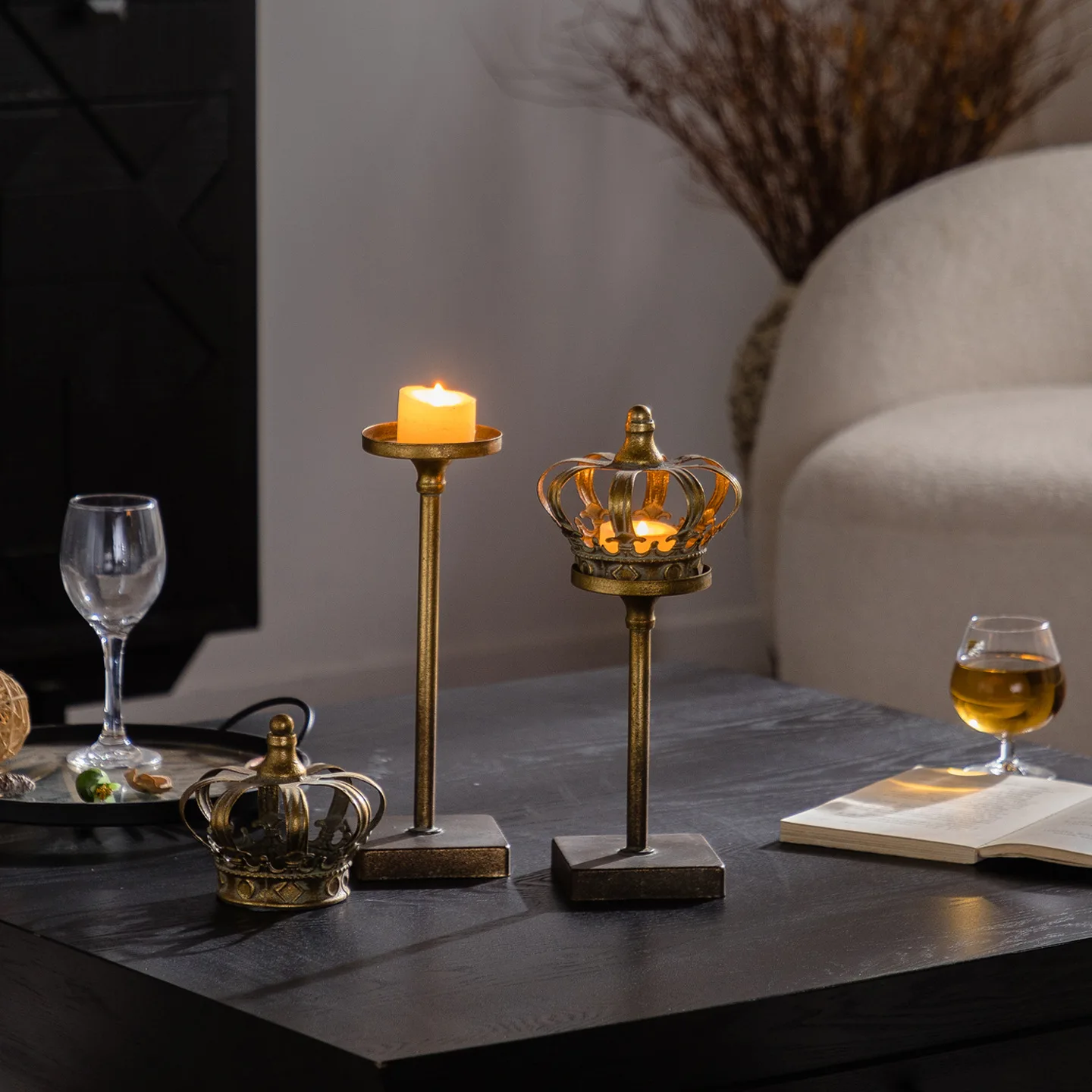 

American crown candlestick ornament hotel restaurant decoration atmosphere ornament wrought iron photography props
