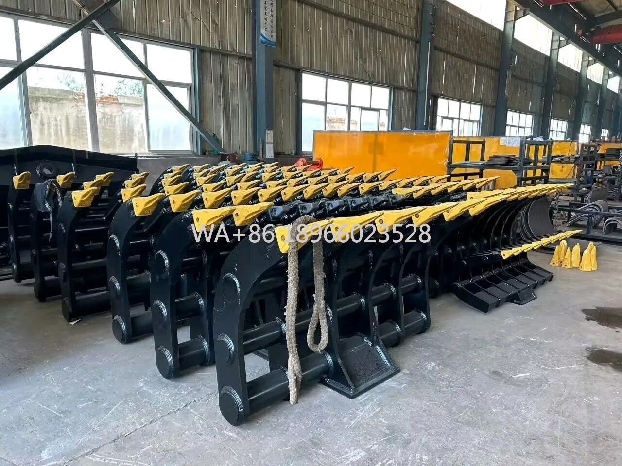هيتاشي 200 Cat320 كوماتسو 210 حفارة أشعل النار دلو إمالة أشعل النار دلو للبيع الساخن