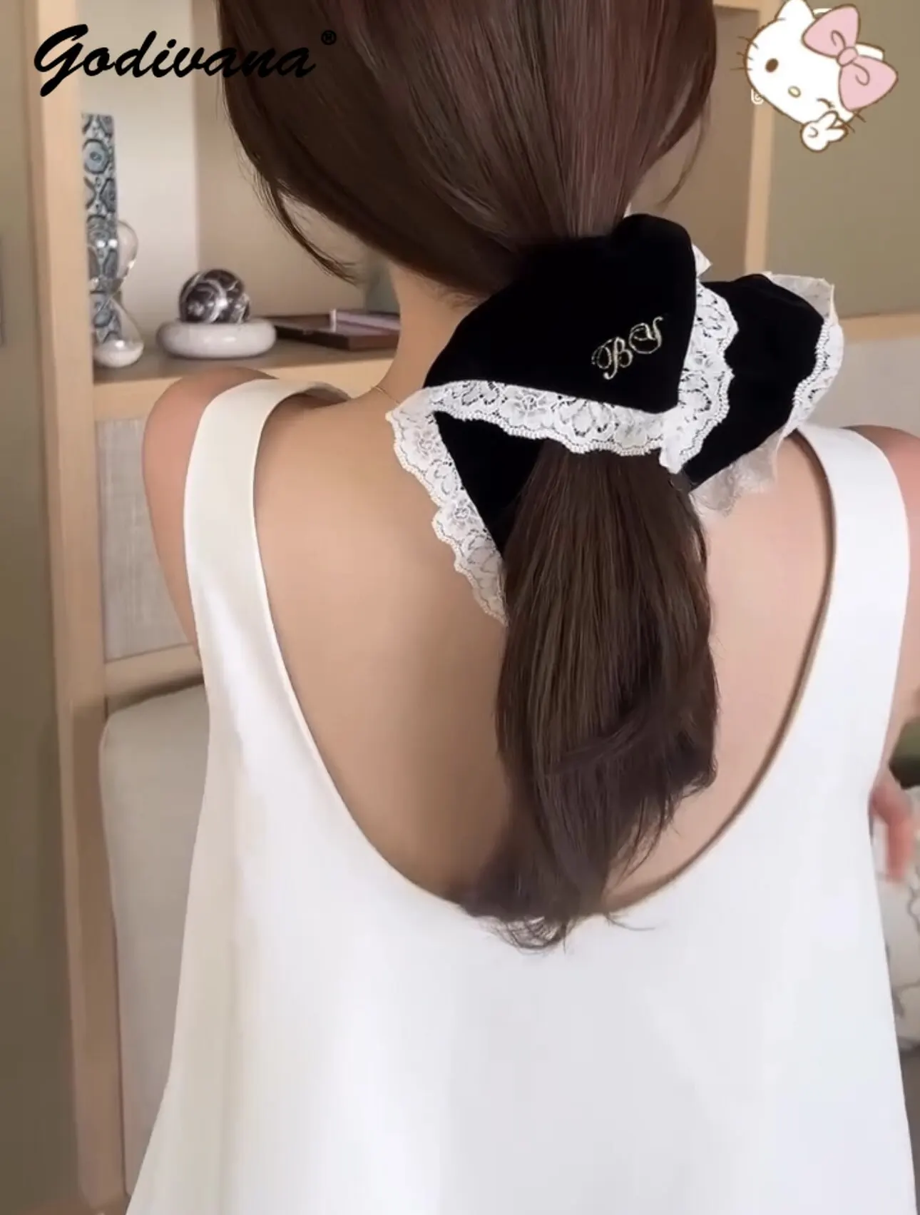 Japanese Hepburn Style Elegant Women's Velvet Hair Scrunchie Hair Band Lace Trim Letter Embroidery Retro Hair Tie