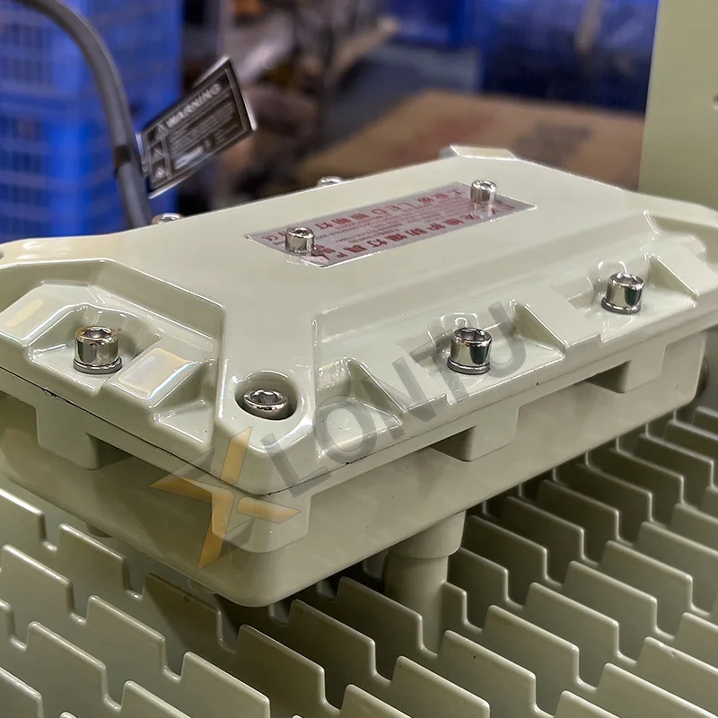 المصابيح الكاشفة الموثوقة IP66 وIP65 المقاومة للانفجار للمناطق الخطرة آمنة للمصانع والمستودعات