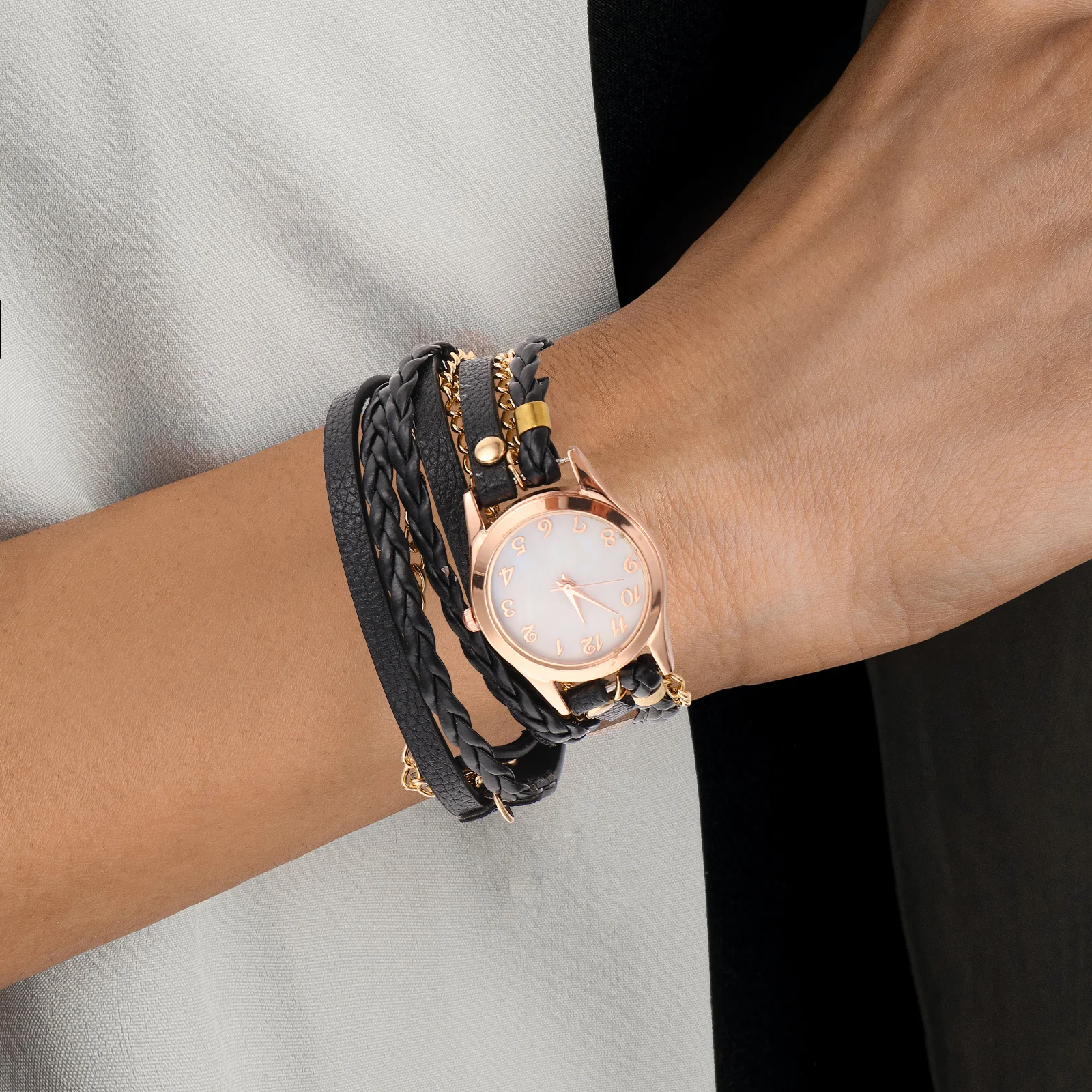 ساعة كوارتز نسائية بتصميم بسيط ورقيق وسوار خفيف الوزن وسلسلة تزيين لحفلات أعياد الميلاد اليومية