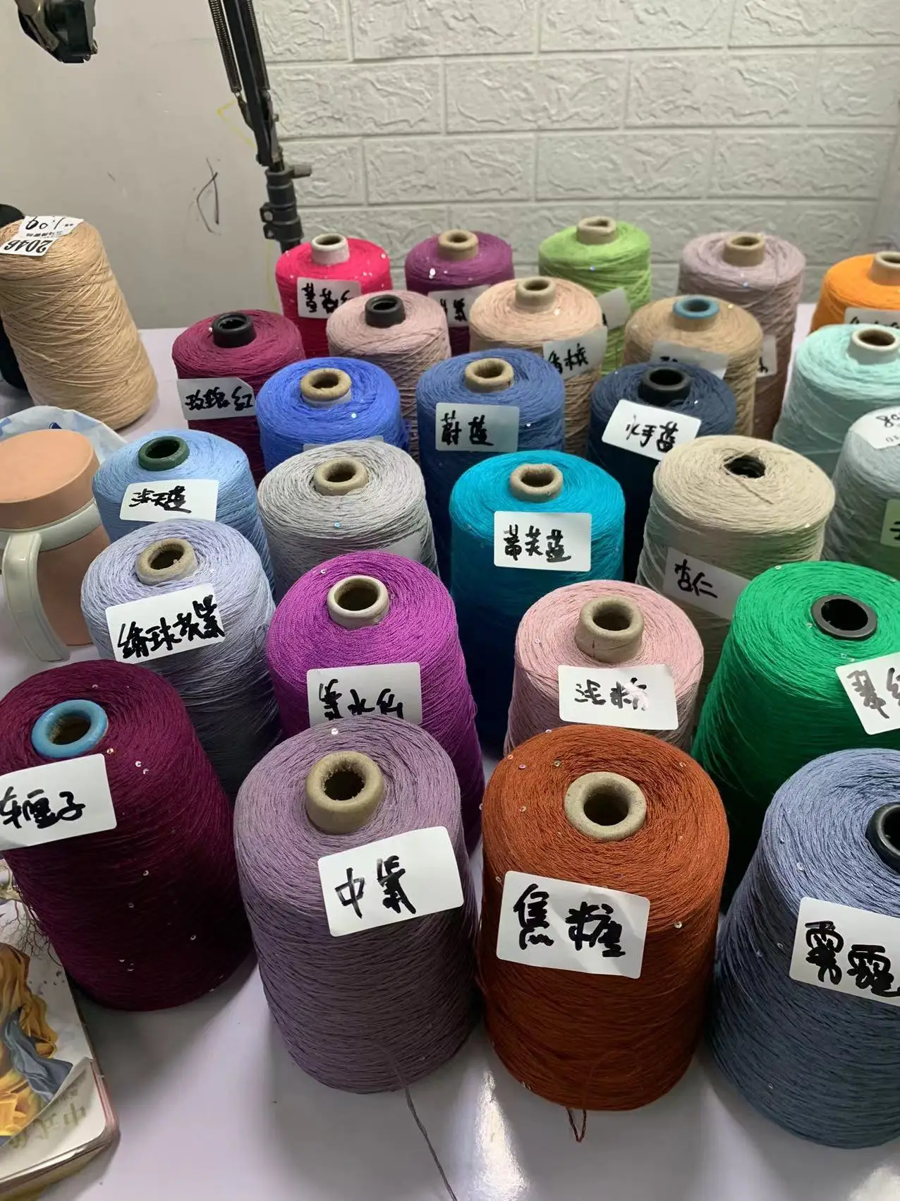 

Итальянская шелковая льняная кружевная нить с блестками, переливающаяся шелковая пряжа из рами с блестками, шар