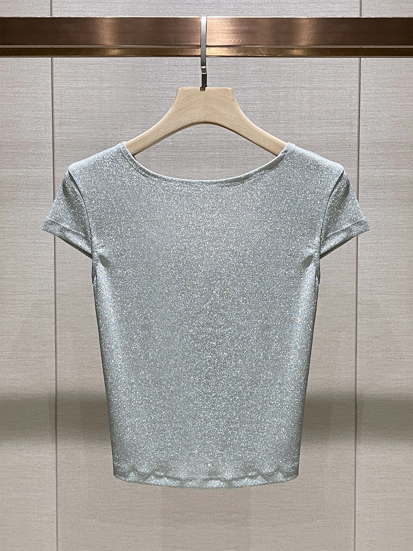 تي شيرت محبوك من ay V-ne ort-sved Design Sense Body طبقة أساسية مع زخرفة من الخرز مطوي للتنقل...