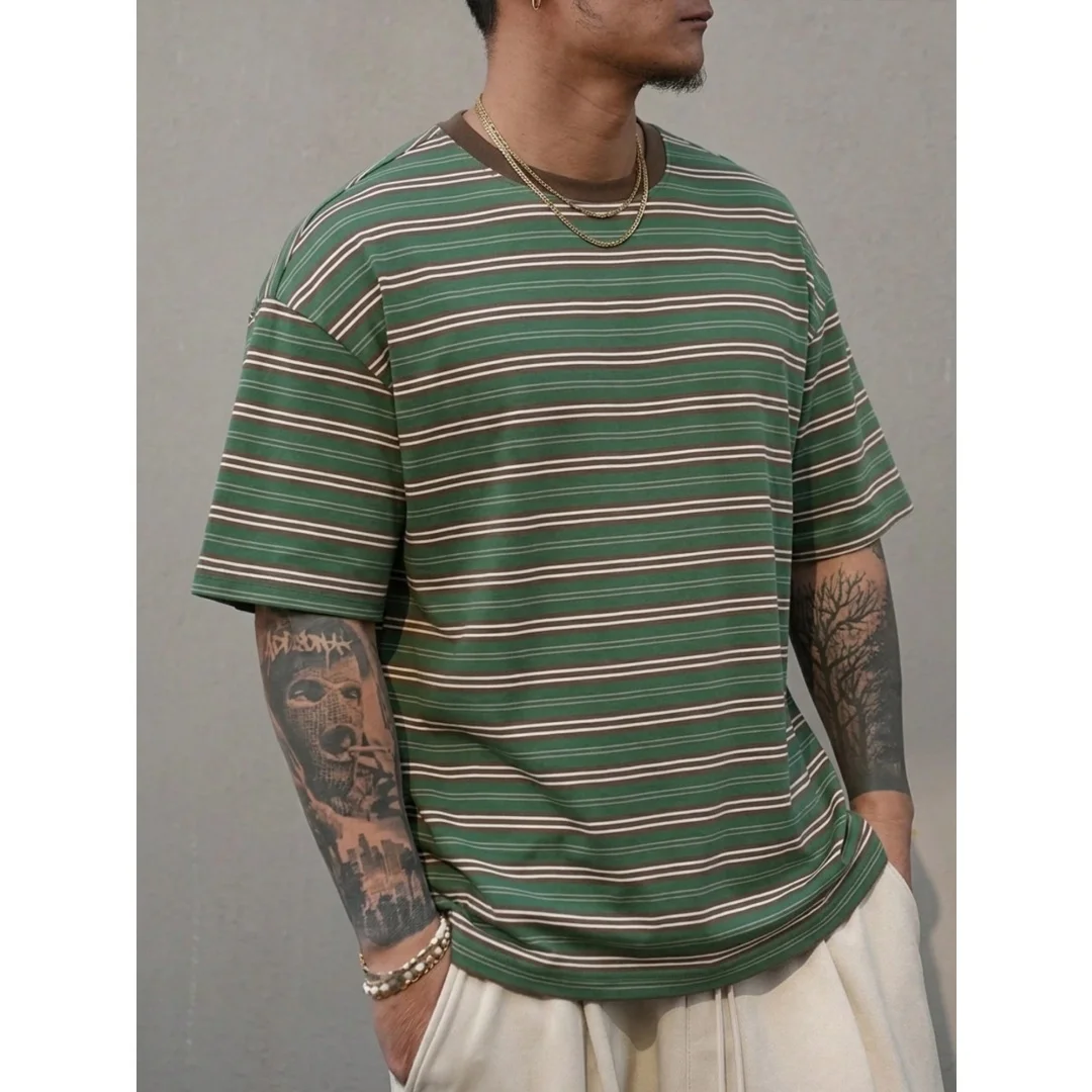 Gestreiftes Colorblock-Freizeit-T-Shirt für Herren, vielseitig für den täglichen Gebrauch, Kurzarm, Sommer, Retro, lässig, Streetwear, modische Oberteile für den Alltag. – Detail 1
