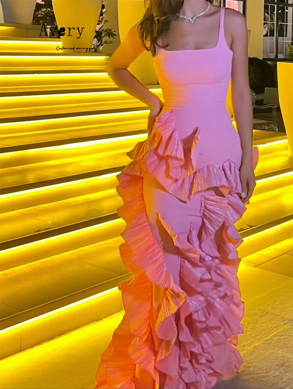 Avery personalizado rojo tirantes finos sin mangas fuera del hombro vestido elegante de lujo vestidos de fiesta de invitados de boda de lujo 2025 Prom