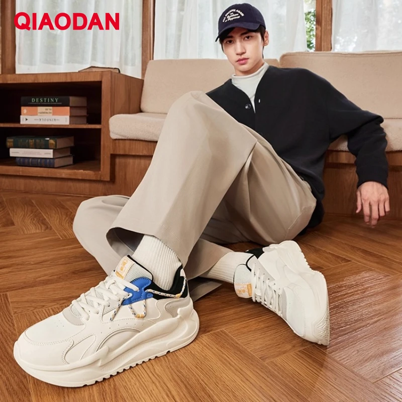 QIAODAN zapatos de skate informales para hombre 2025 otoño nuevas de cuero impermeables zapatos de ocio bajos para adolescente QXL043254425R