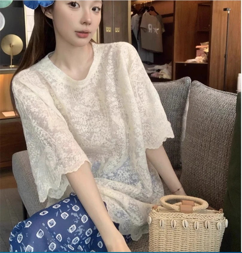 

Женская футболка с короткими рукавами и кружевным крючком и цветком, лето 2023, новый стиль, шикарный темперамент, тонкий топ с круглым вырезом, брюки