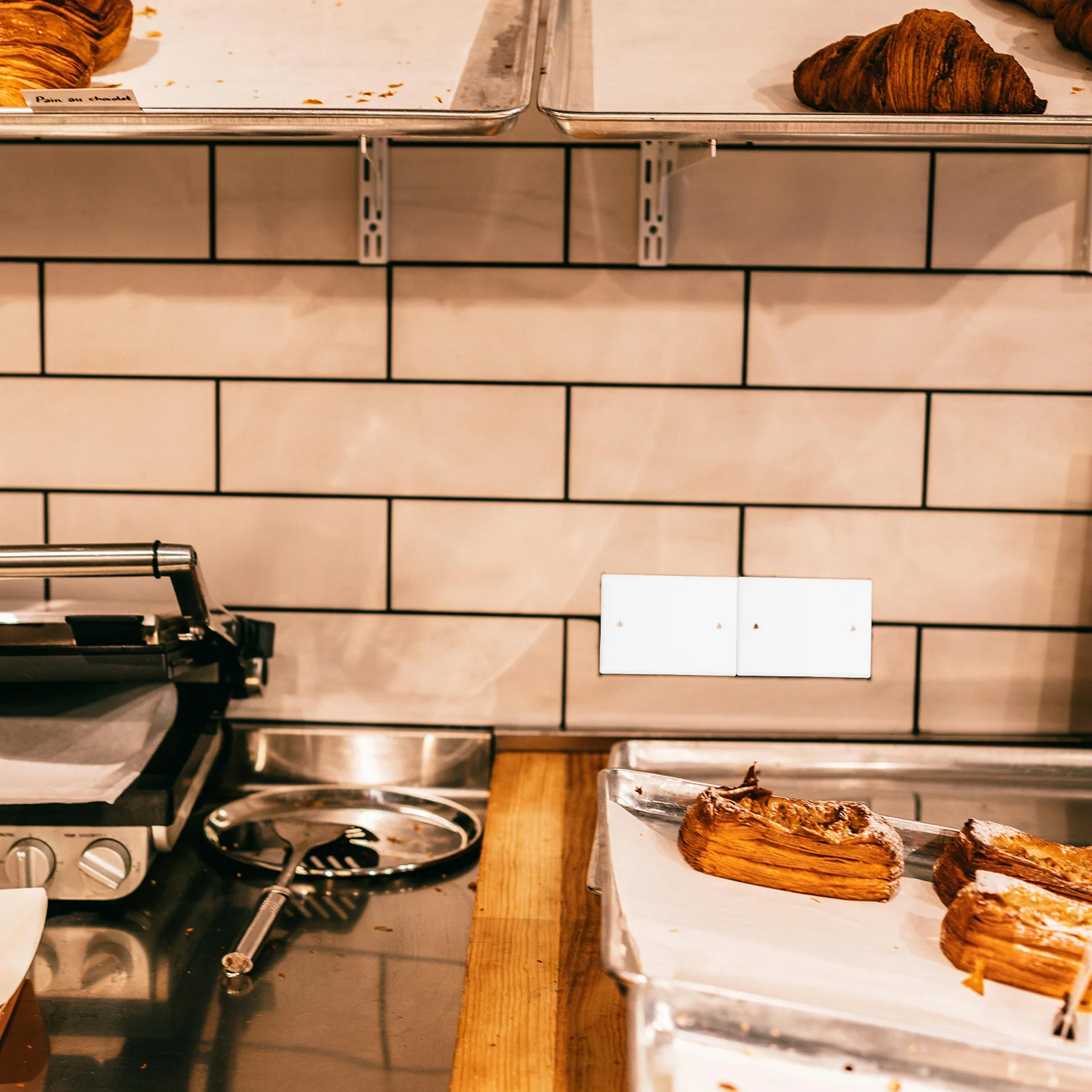 

Plate Cover Durable Plastic Lightweight Unbreakable Electrical Box Cover Smooth White Finish Standard Pc Socket