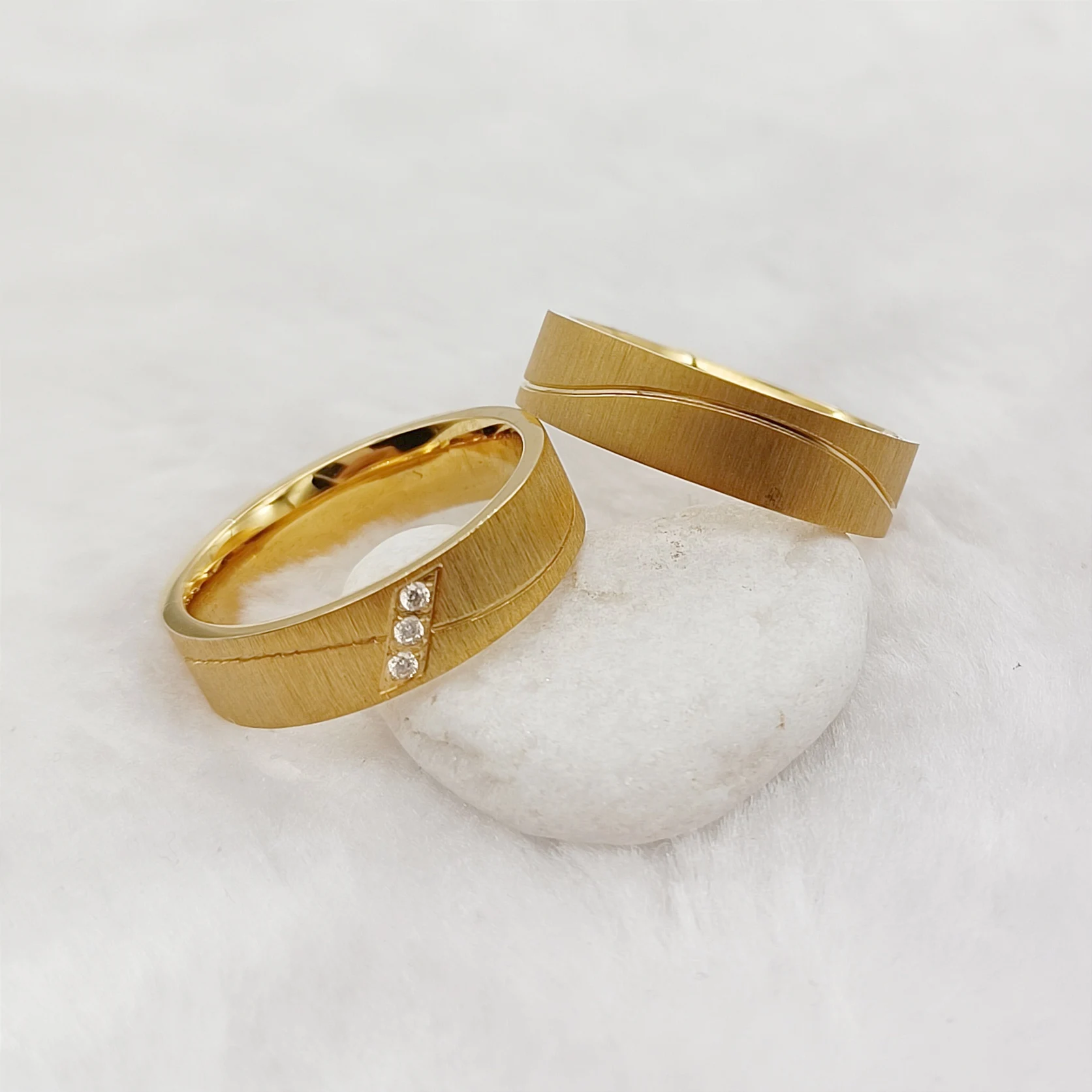 

Handmade Matte Couple Wedding Rings 24K Gold Plated 316L Stainless Steel Valentine Love Bands Bridal Sets for Men And Women
