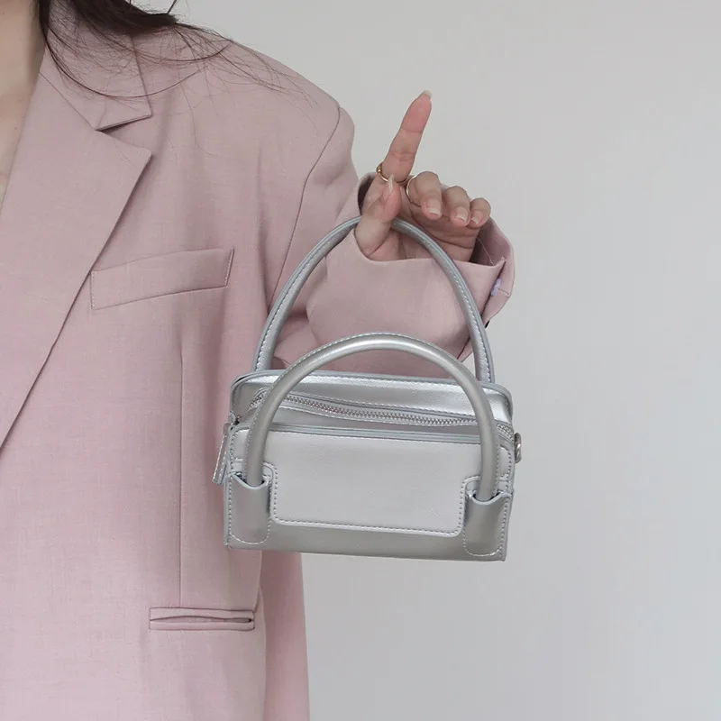 Bolso cuadrado pequeño plateado con diseño de nicho para mujer, minibolso minimalista para teléfono y lápiz labial, bandolera de moda para verano 2025