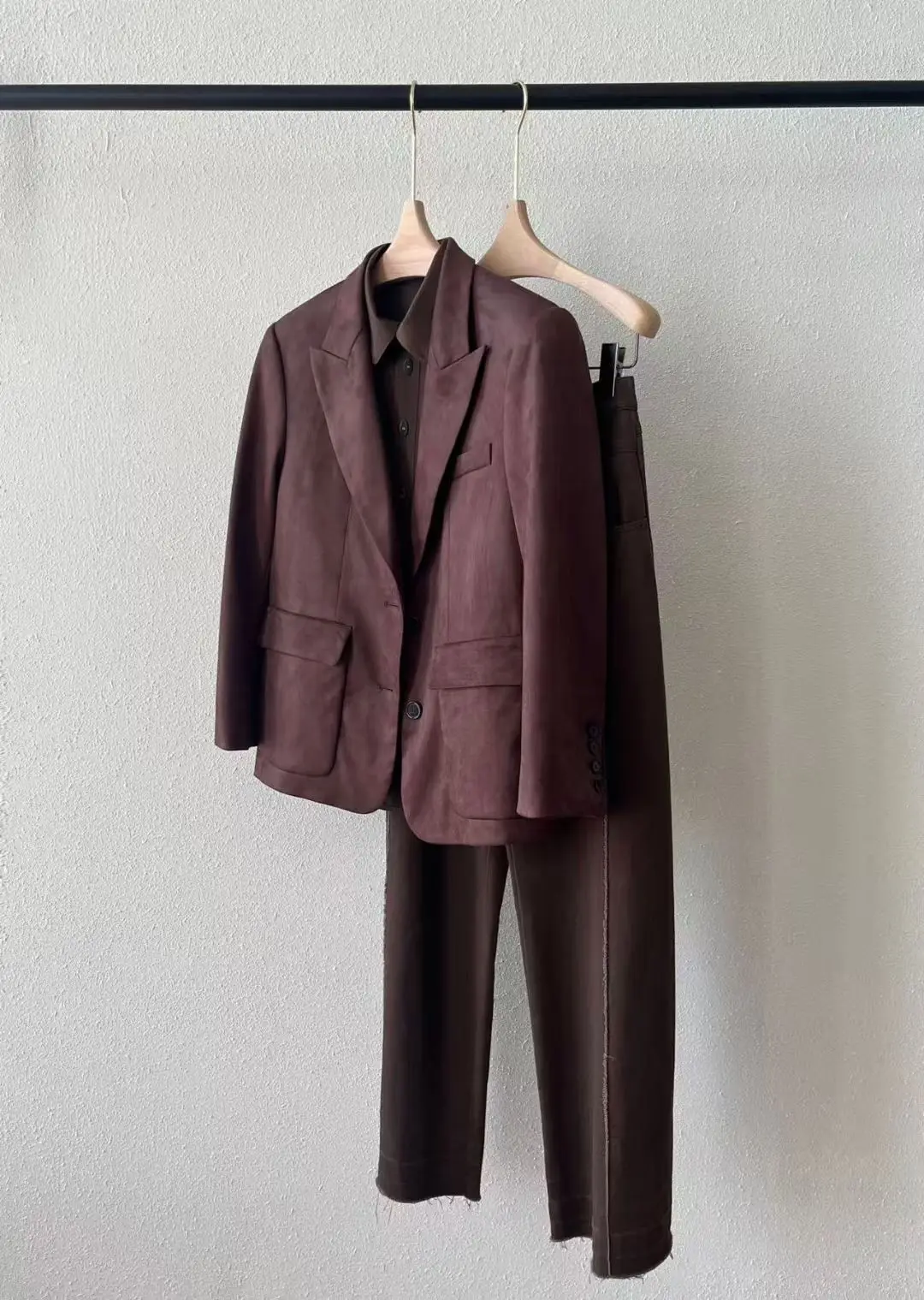 冬の新しいカジュアルで多用途なラペル付きスエードベルベットスーツ、上品な女性服