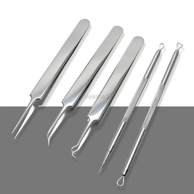 Kabura ze stali nierdzewnej z igłą do usuwania trądziku, klips do wyciskania zaskórników, siedem narzędzi do układania w stos, pokryte pięciokrotnie.