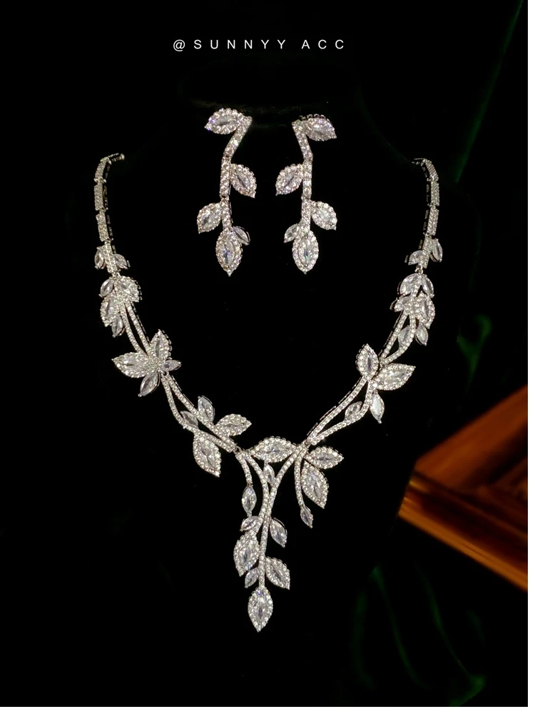 

CC Necklace Earrings Set for Women Wedding Accessory Bridal Dress Engagement Jewellery Leaf Shape Luxury Jewelry Sets Gift S038