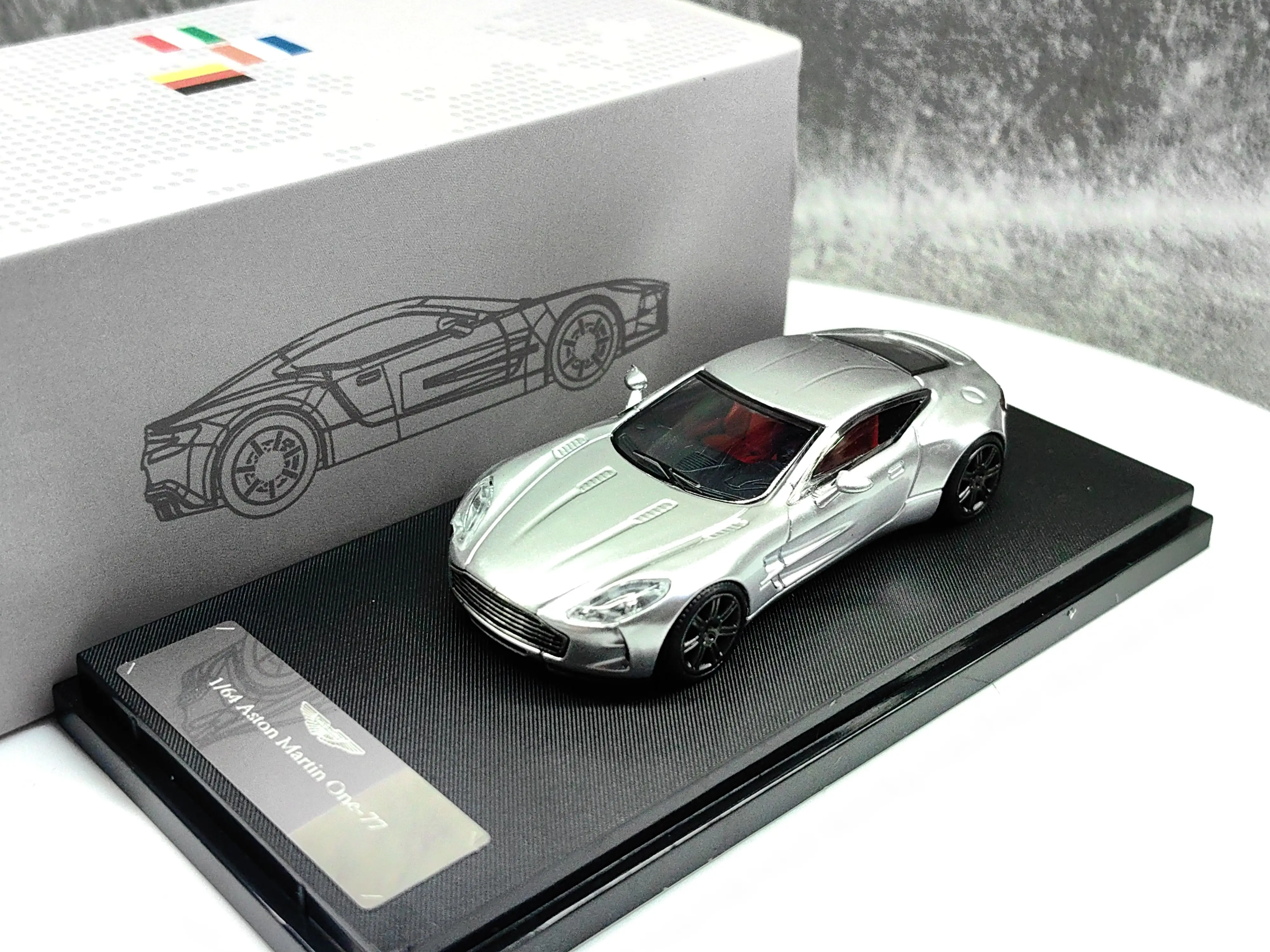 Diecast 1:64 Scale Aston Martin ONE77 Simulated Alloy Car Model