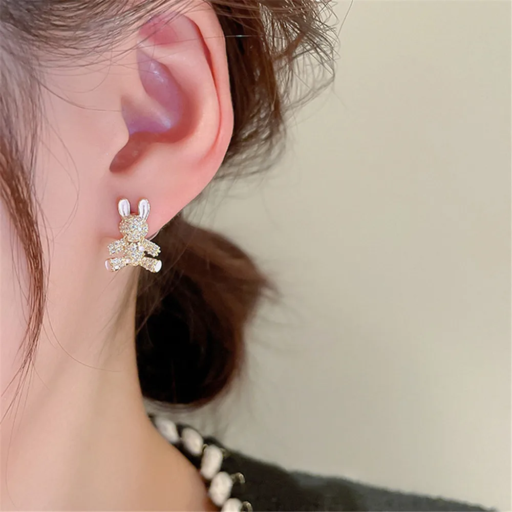 New 18k Gold Plated Zircon Rabbit Earrings Sweet Fashion Design Sense Earrings Cute Personality Daily Earrings Wholesale Female
