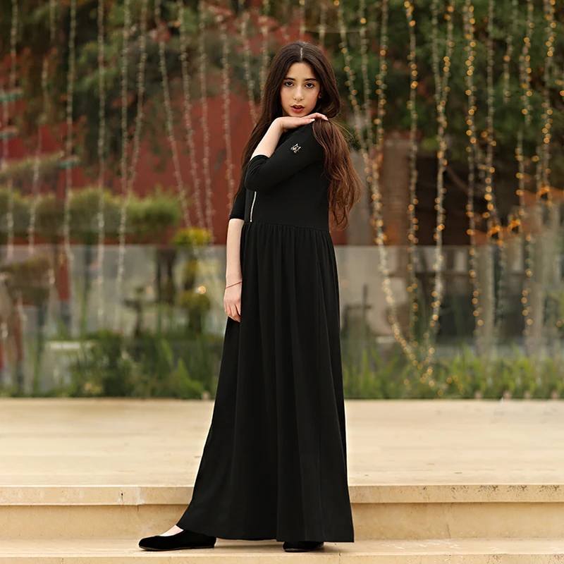 ملابس صيفية سوداء مضلعة مناسبة للعائلة فستان ماكسي طقم بلوزات وسراويل للأطفال تي شيرت للأولاد والبنات ملابس خارجية للأطفال