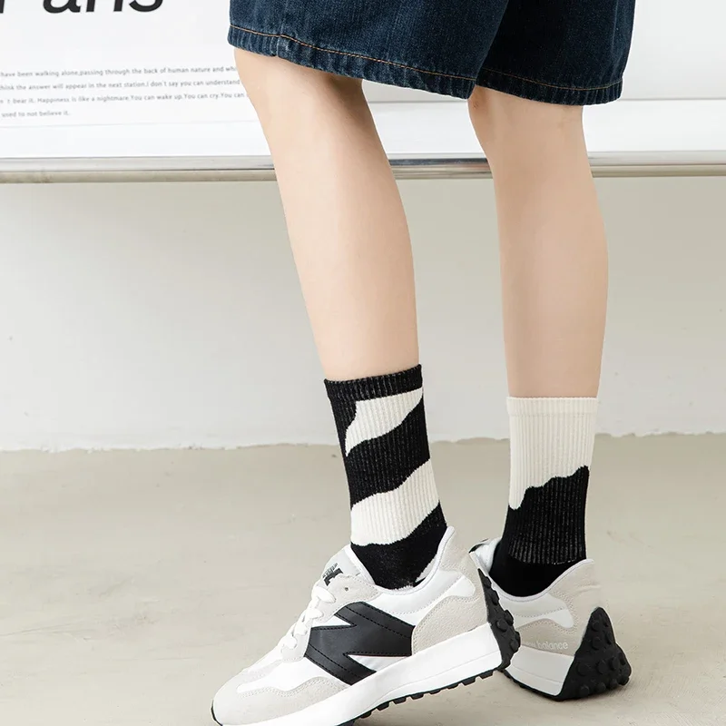 Fashion A/B Style Men Socks Asymmetrical Pattern Street Hip Hop Skateboard Man Cotton Sock Breathable Harajuku Calcetines Hombre