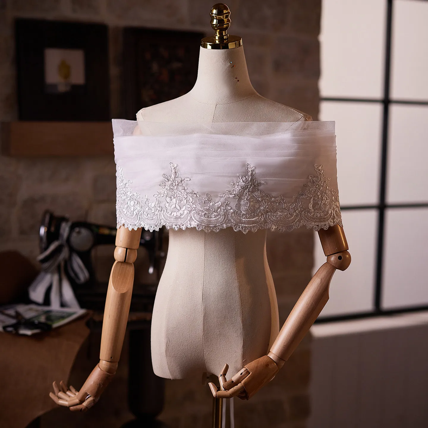 2026 Luxury Ivory Tulle Bridal Shawl  Floral Lace Off Shoulder Cape Corset Lace Up Wedding Dress Shoulder Cover Accessorie