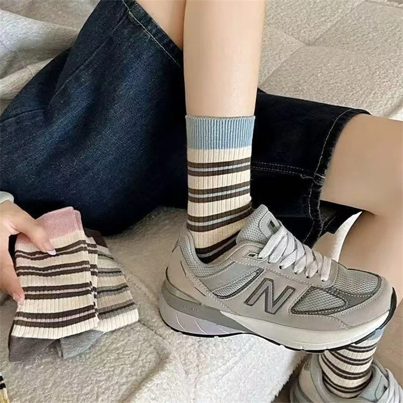 5 pares de calcetines informales transpirables blancos coreanos a media pantorrilla para niñas, calcetines a rayas para hombres, lindos para mujeres