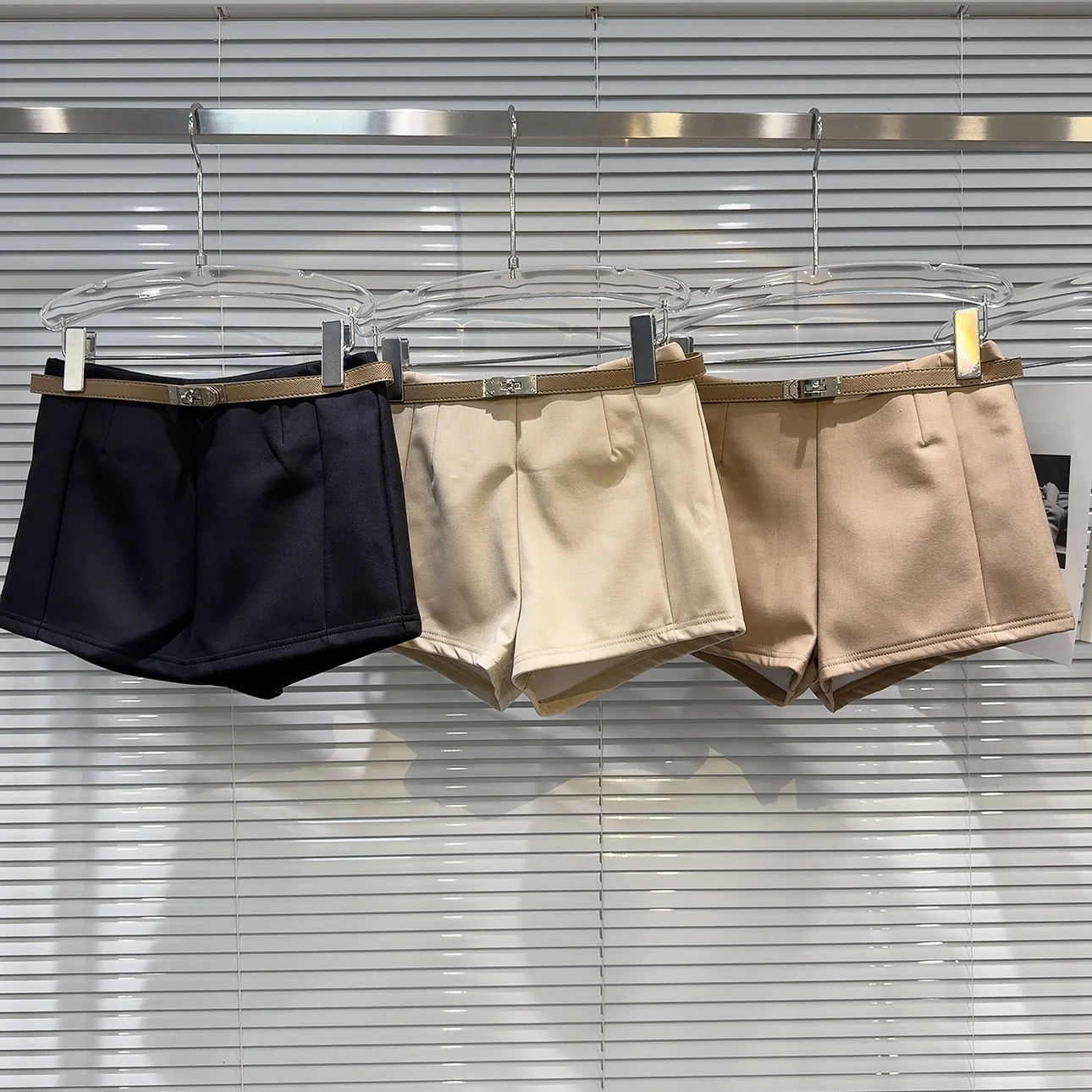 العصرية لون نقي معدن أزرق سليم مربوط حزام خصر تي شيرت ربع طول دعوى orts Ele Sle سراويل تقليدية نسائية #1