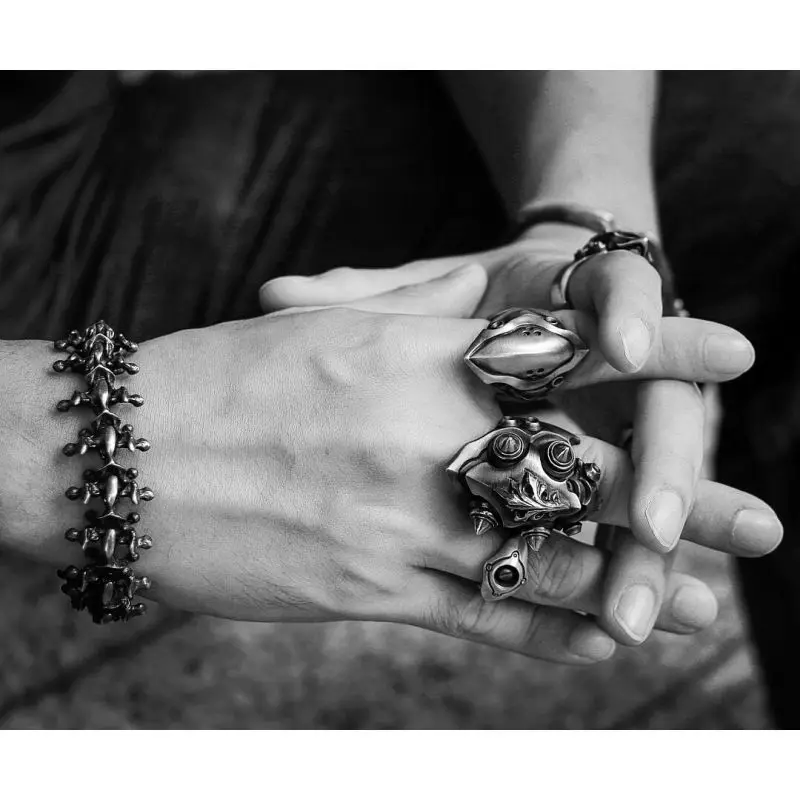 Fashion Metal Mecha Shield Rings Opening Carve Tangcao Flame Rings Gothic Punk Cool Rings for Men Women Jewelry Gifts