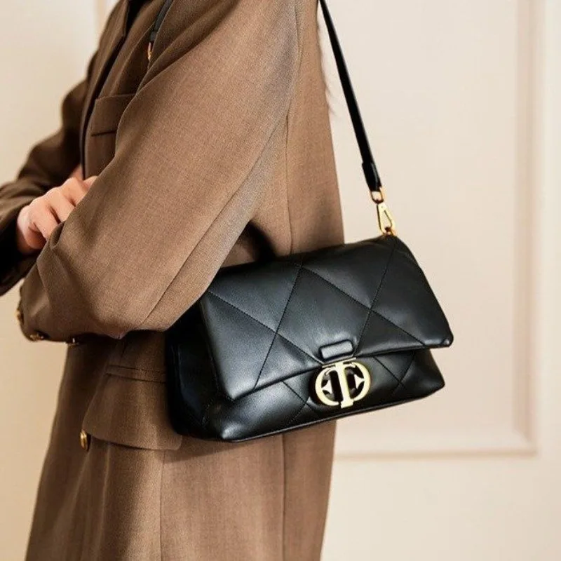 

Chic Commuter Original Diaper Bag Women's Elegant Crossbody Bag Fashionable Leather Tote Messenger Purse