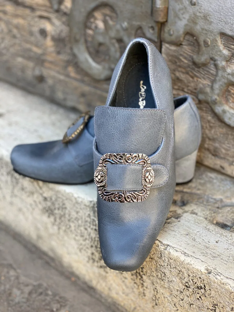 Retro-Western, mittelalterliche, renaissanceartige Rollenspiele, edle Herren- und Damenmode, einfarbige High Heels, Partyschuhe, Halloween-Kostüm. – Detail 6