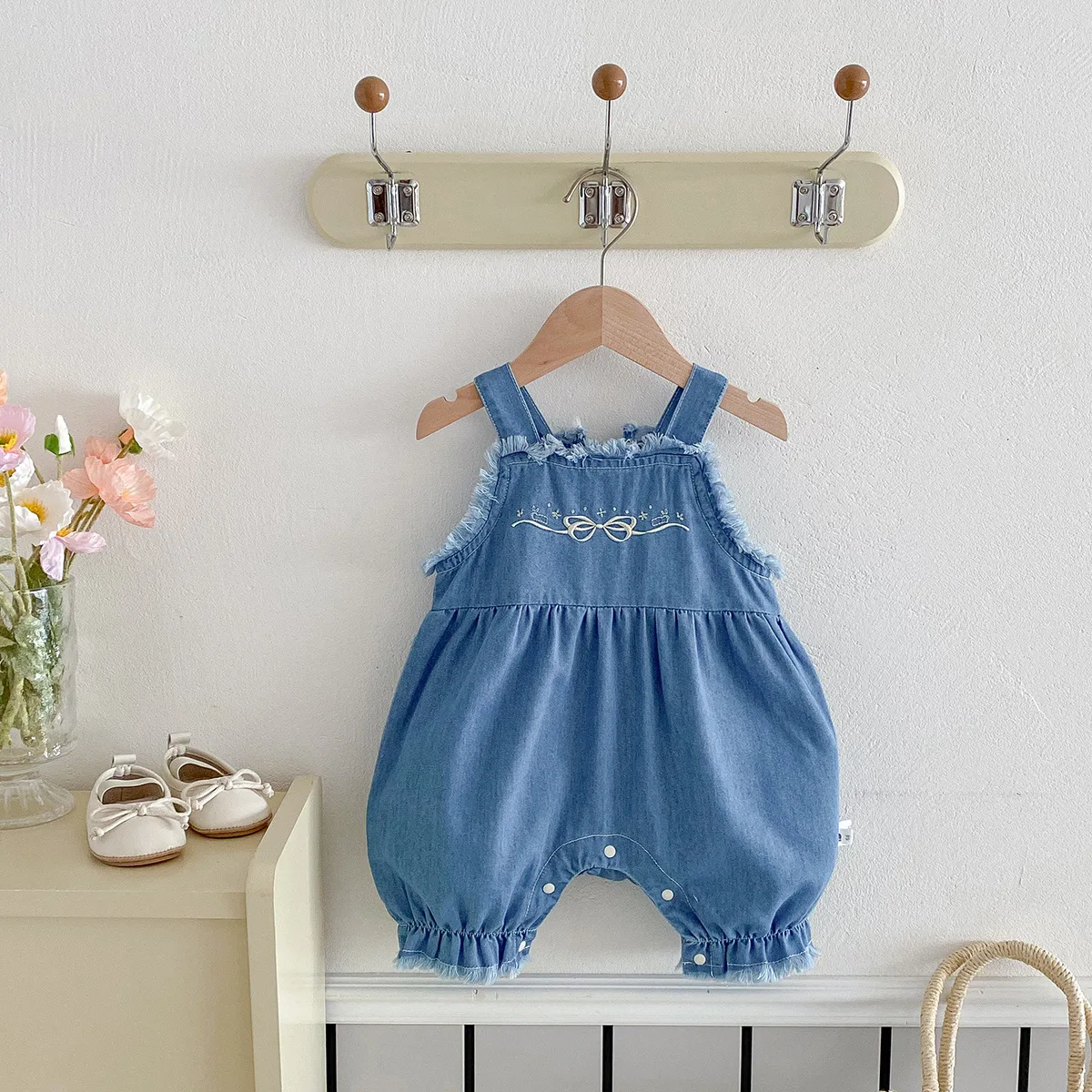 romper-crianca-menina-2025-verao-novo-estilo-algodao-denim-geral-arco-bordado-doce-desportivo-moda-ativo-streetwear-casual