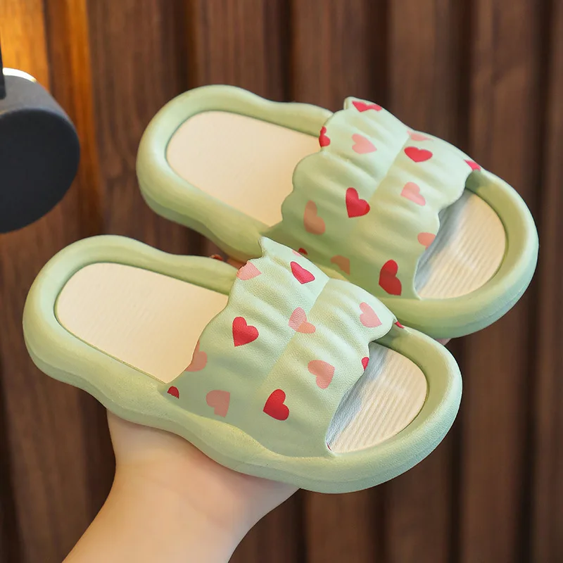 Kids Slippers Summer Anti Slip Indoor Home Slippers Love EVA Girls Shoes Cute Princess Beach Shoes Soft Sole Bathroom Slides 슬리퍼