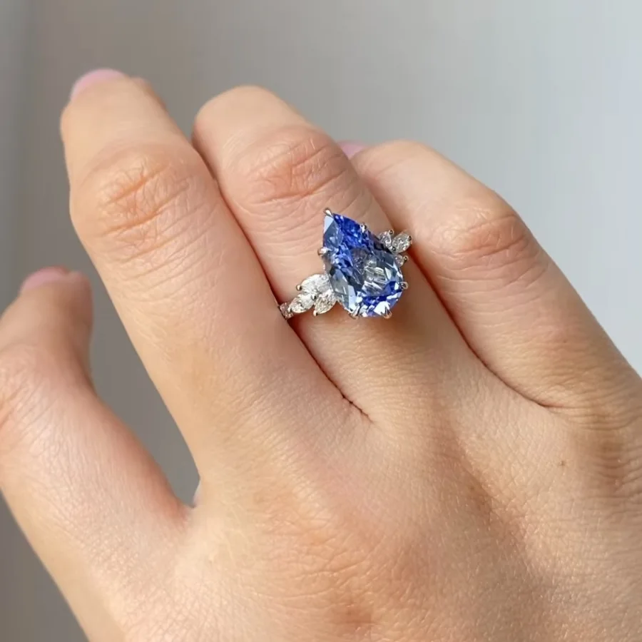 Hot Sale New Vintage Alloy Inlaid Zircon Heart Ring Women's Romantic Engagement Jewelry