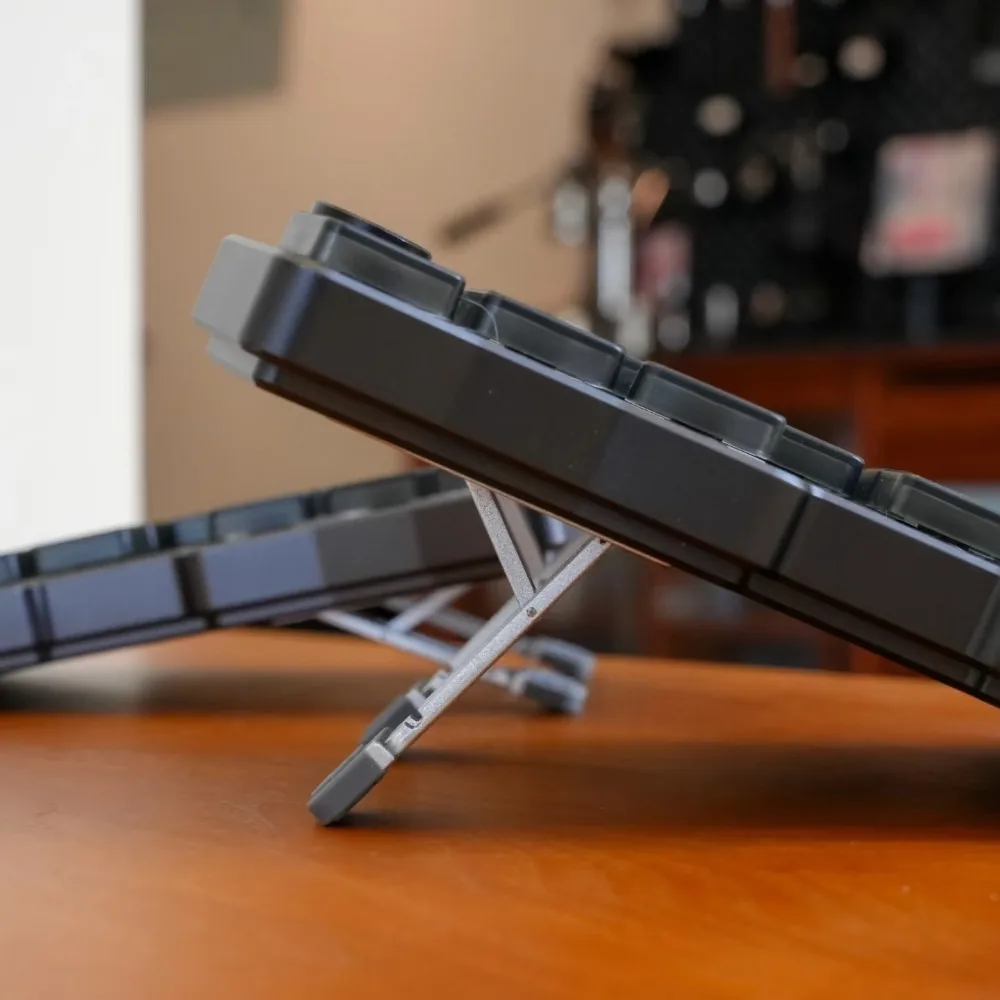 Tenting Cornix Wireless Split Keyboard in Line Wired Bluetooth Dual Mode Keyboard Kit Aluminium Kailh Choc V2 FR4 Vial  Game