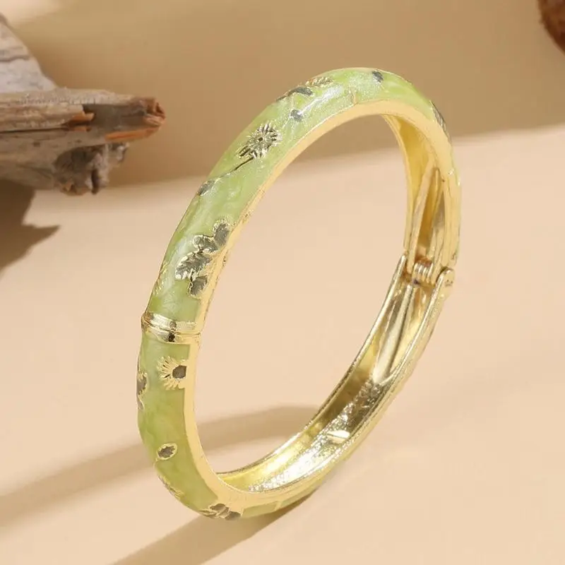 31BB Wrist-Worn Alloy Clovers Bangle Jewelry with a Metallic Appearance, Designed to Add a Polished Accent to Everyday Outfits