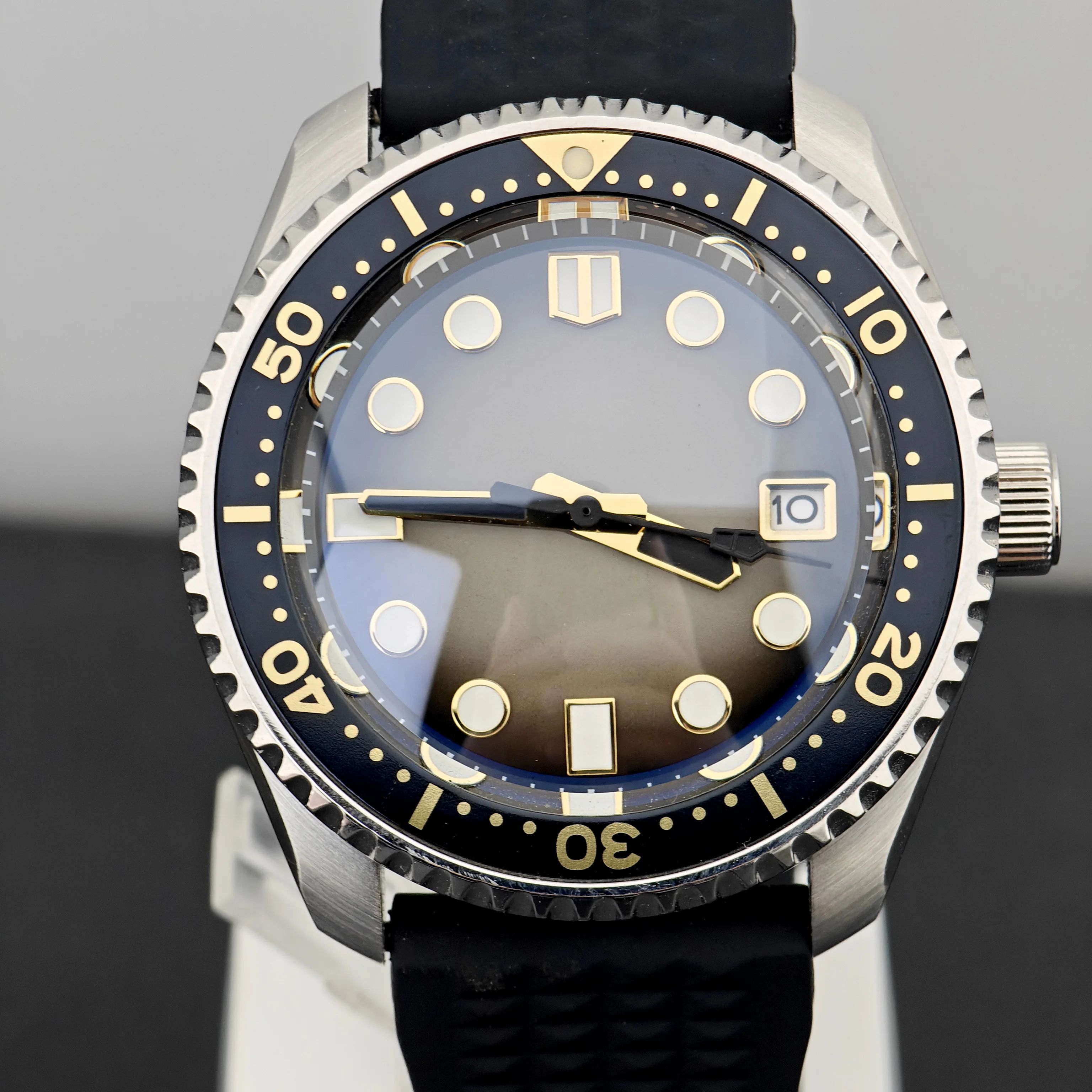 Benutzerdefiniertes Logo CORGEUT NH35 Automatikuhr Herren Saphir 316L Stahl 100M Wasserdicht Taucher Silikonarmband 6020 – Detail 12
