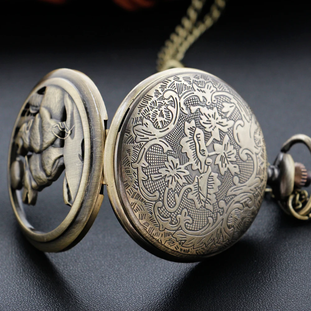 Vintage Bronze Animal Series Moon Wolf Hollow Gentleman Quartz Pocket Watch Steampunk Necklace Pendant Men's and Women's Gift