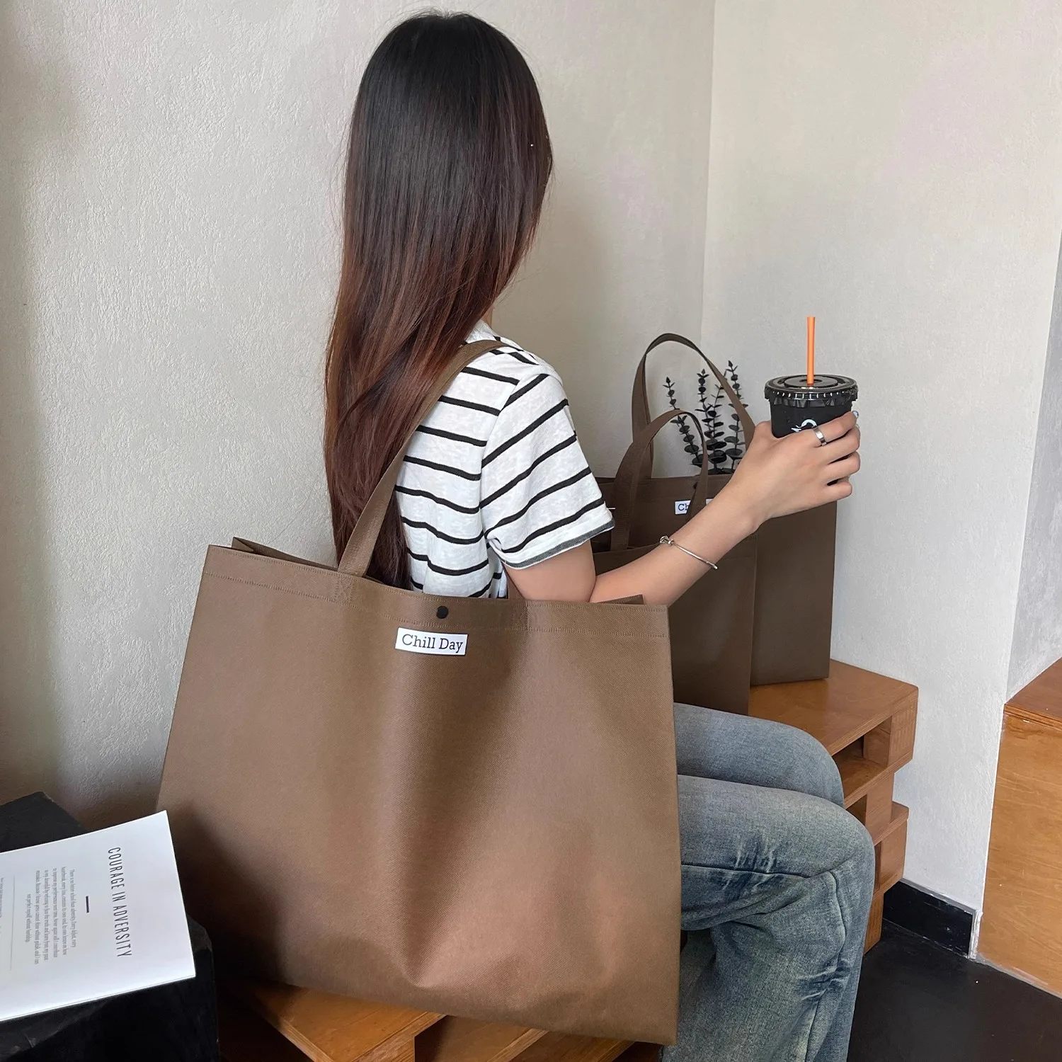 25pcs New High-grade Non-woven Fabric Handbag Specialized Shopping Packing Bag Clothing Stores Environmentally Friendly Gift Bag