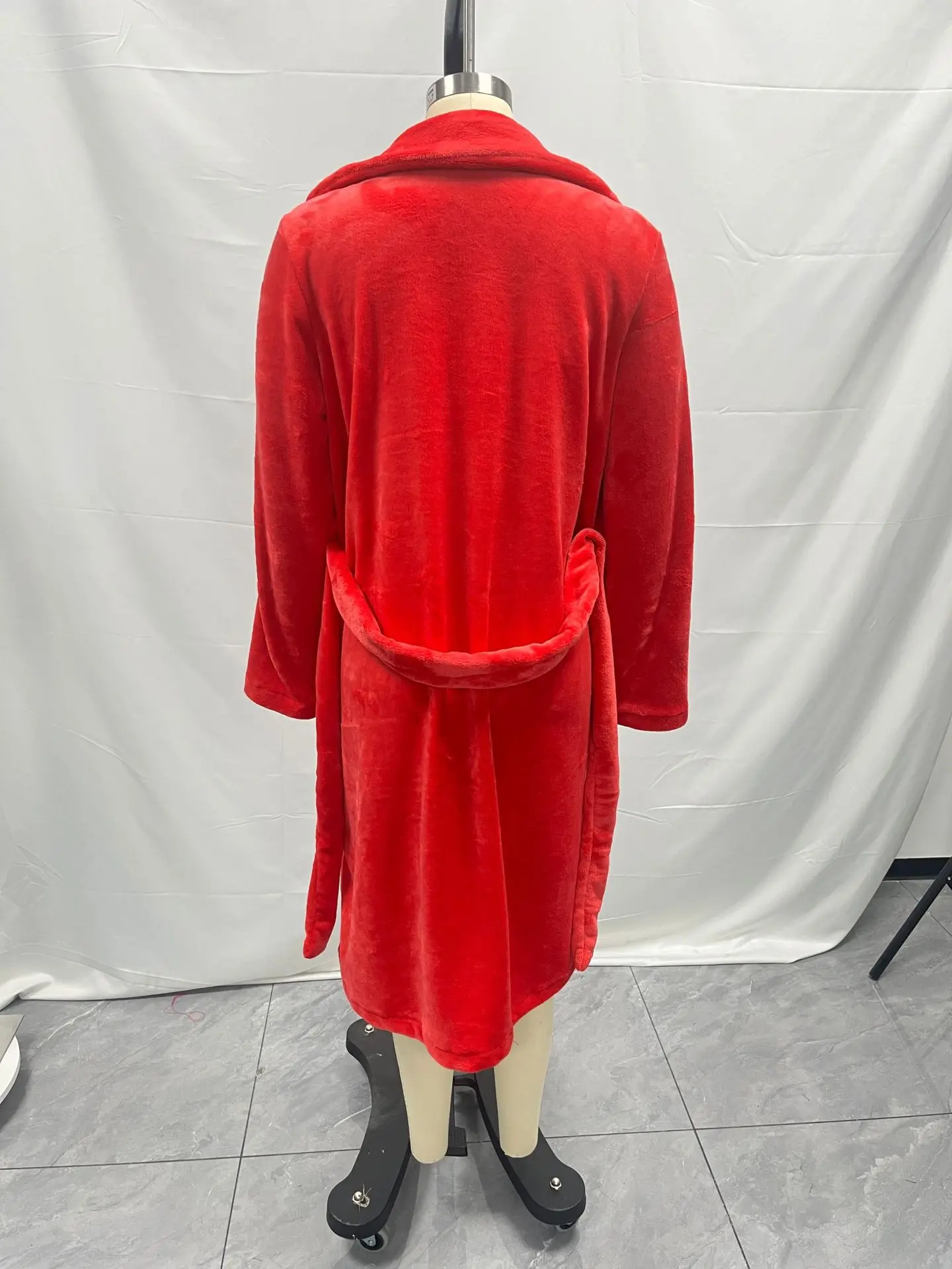 المرأة الشتاء أفخم معطف طويل دافئ الدانتيل متابعة التلبيب فو الفراء معطف سميكة أنيقة أفخم ملابس خارجية الإناث فروي المخملية معطف طويل