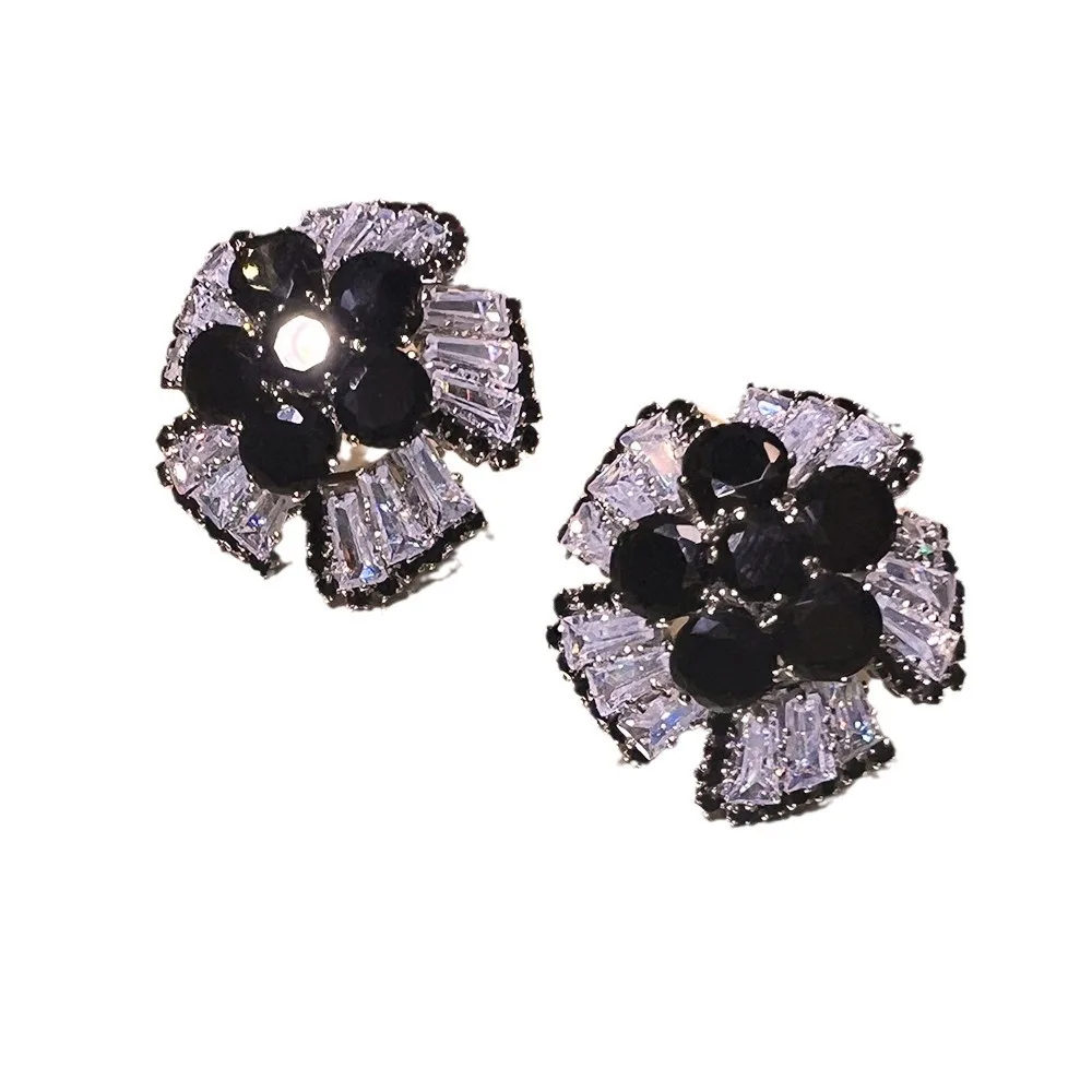 New Chinese style gold plated crystal black flower stud earrings vintage exquisite premium Chinese style medieval premium ears