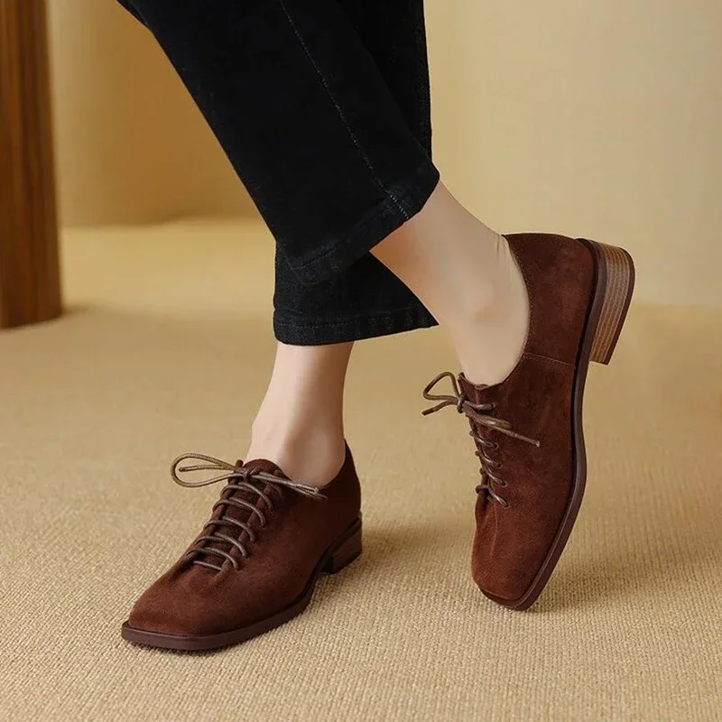 حذاء فردي ربيعي جديد من الجلد الطبيعي برباط لعام 2025 للنساء، كعب سميك بالإضافة إلى حجم أحذية أكسفورد النسائية