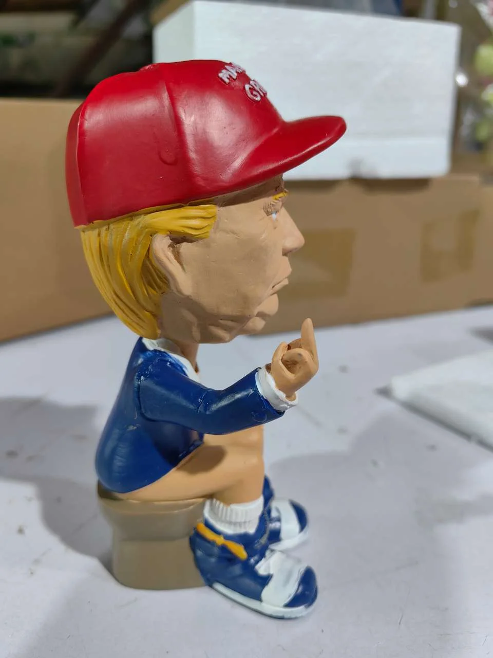 Donald Trump Figures Dolls Trump Squatting Toilet Pen Holders President Models for Fans Gifts Home Office Desktable Decoration