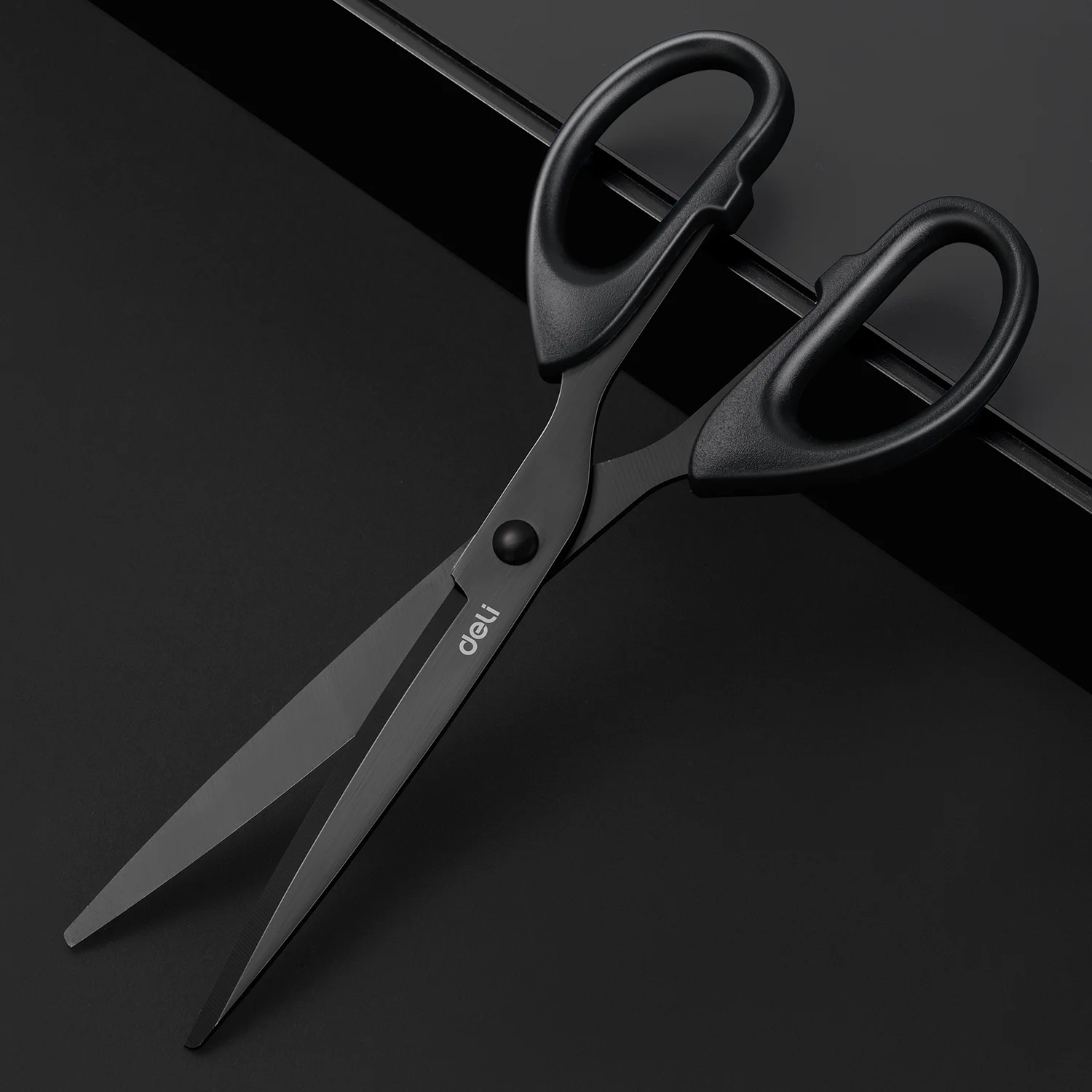 مقص مكتب احترافي من DELI مقاس 180 مم مقص عالي التحمل مع شفرة سوداء حادة من الفولاذ المقاوم للصدأ أداة قطع للحرف الورقية #4