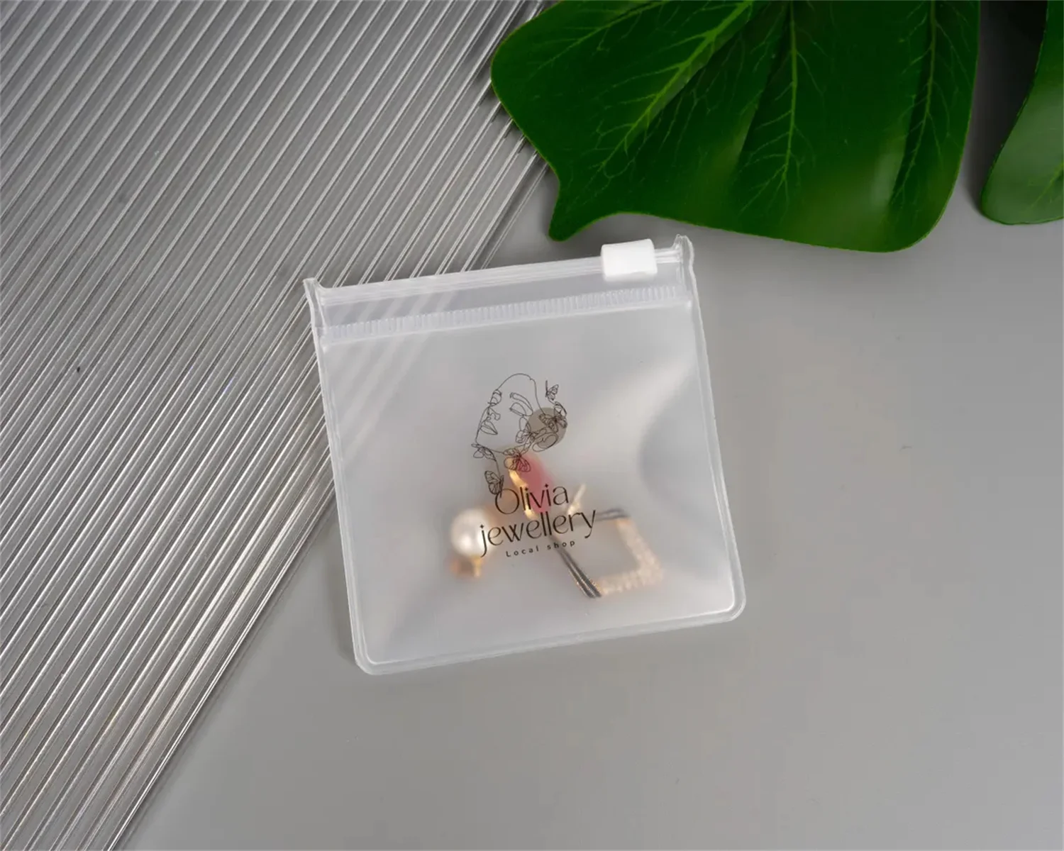 

100 шт. 3,75x4 дюйма/9,5x10 см сумка для ювелирных изделий с логотипом на заказ, сумка для браслета, сумка для ожерелья, сумка для колец, прозрачная упаковочная сумка