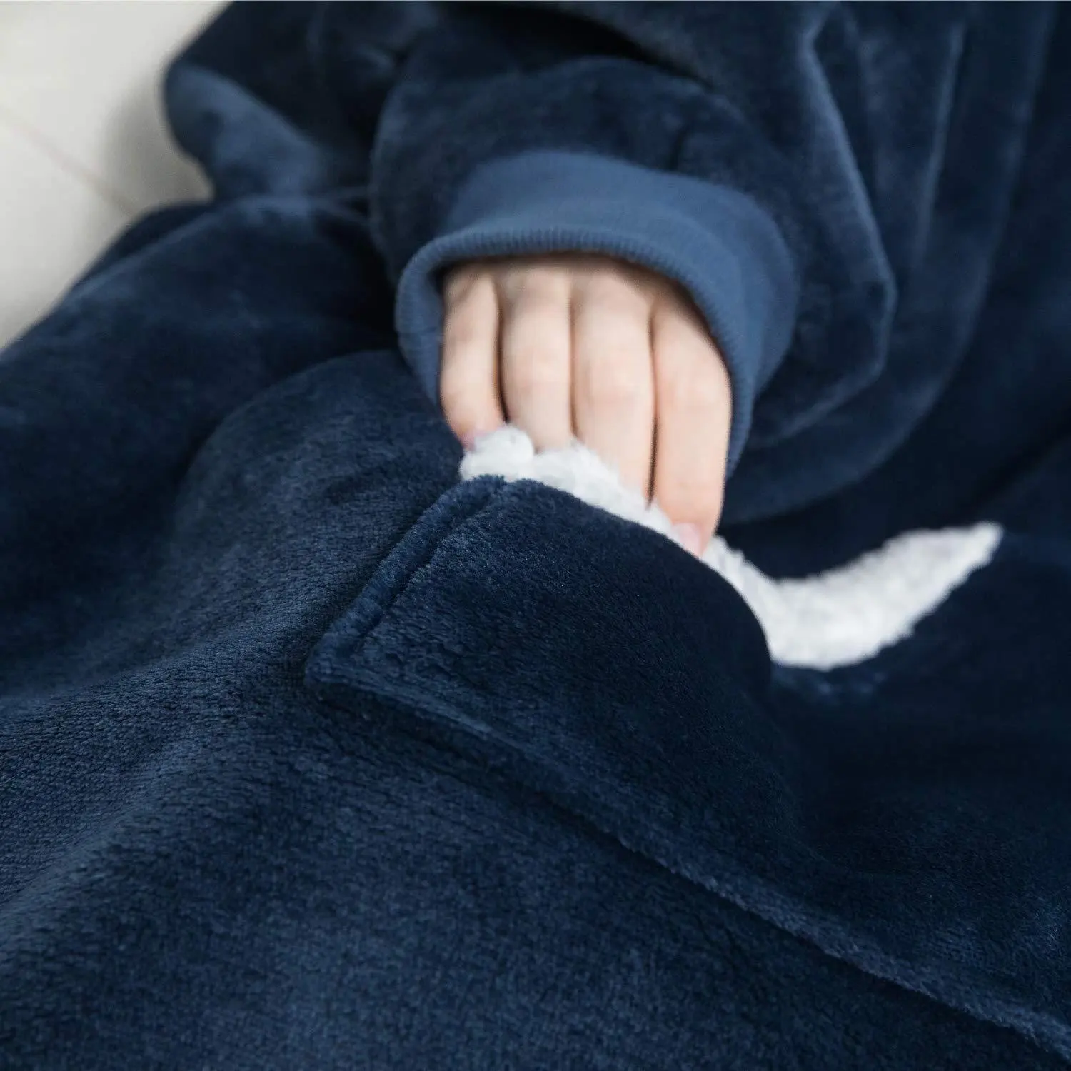 2022 Super Long Flannel Blanket with Sleeves Winter Hoodies Sweatshirt Women Men Pullover Fleece Giant TV Blanket Oversized New