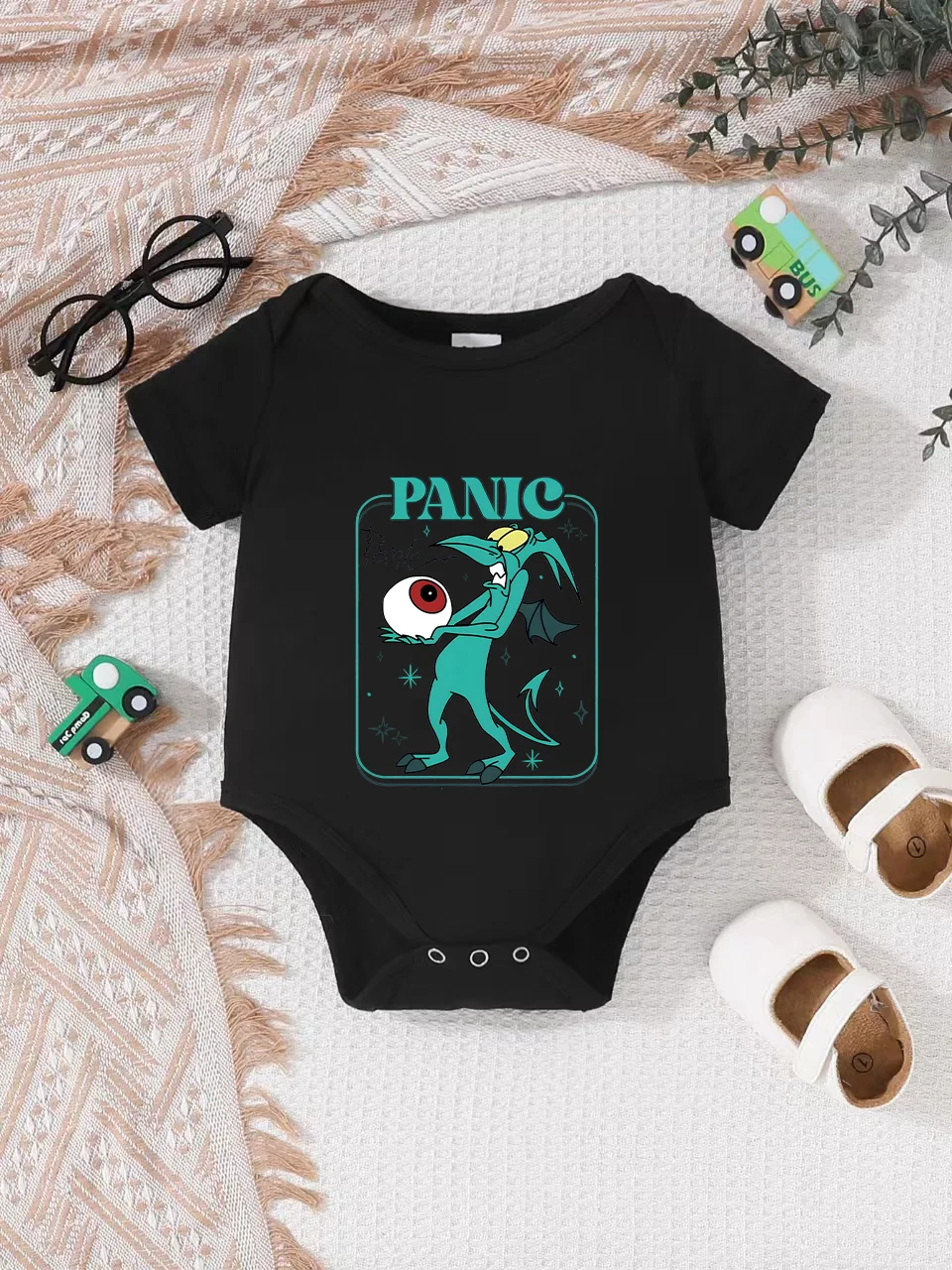 

【Officially Authorized】 Disney "Panic" Baby triangle onesie: Quirky Eyeball Panic Print, Soft Comfortable Fabric